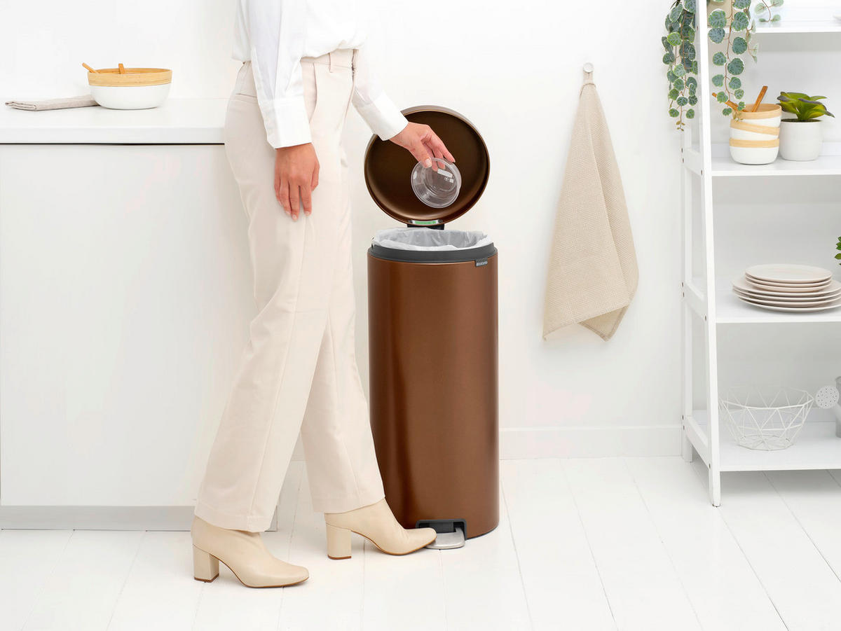 KOŠ S NOŽNOM PAPUČICOM  30 l  New Icon  - brončane boje/antracit, Basics, metal/plastika (29,3/67,9/38cm) - Brabantia