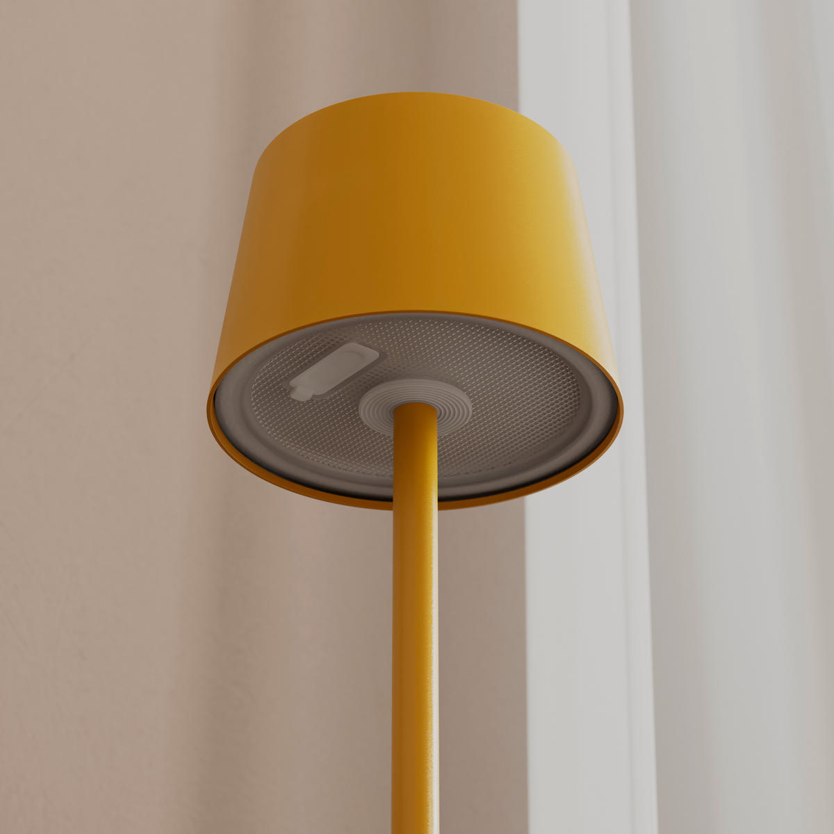ÚJRATÖLTHETŐ ASZTALI LÁMPA - sárga, Basics, fém (9/22cm) - Novel