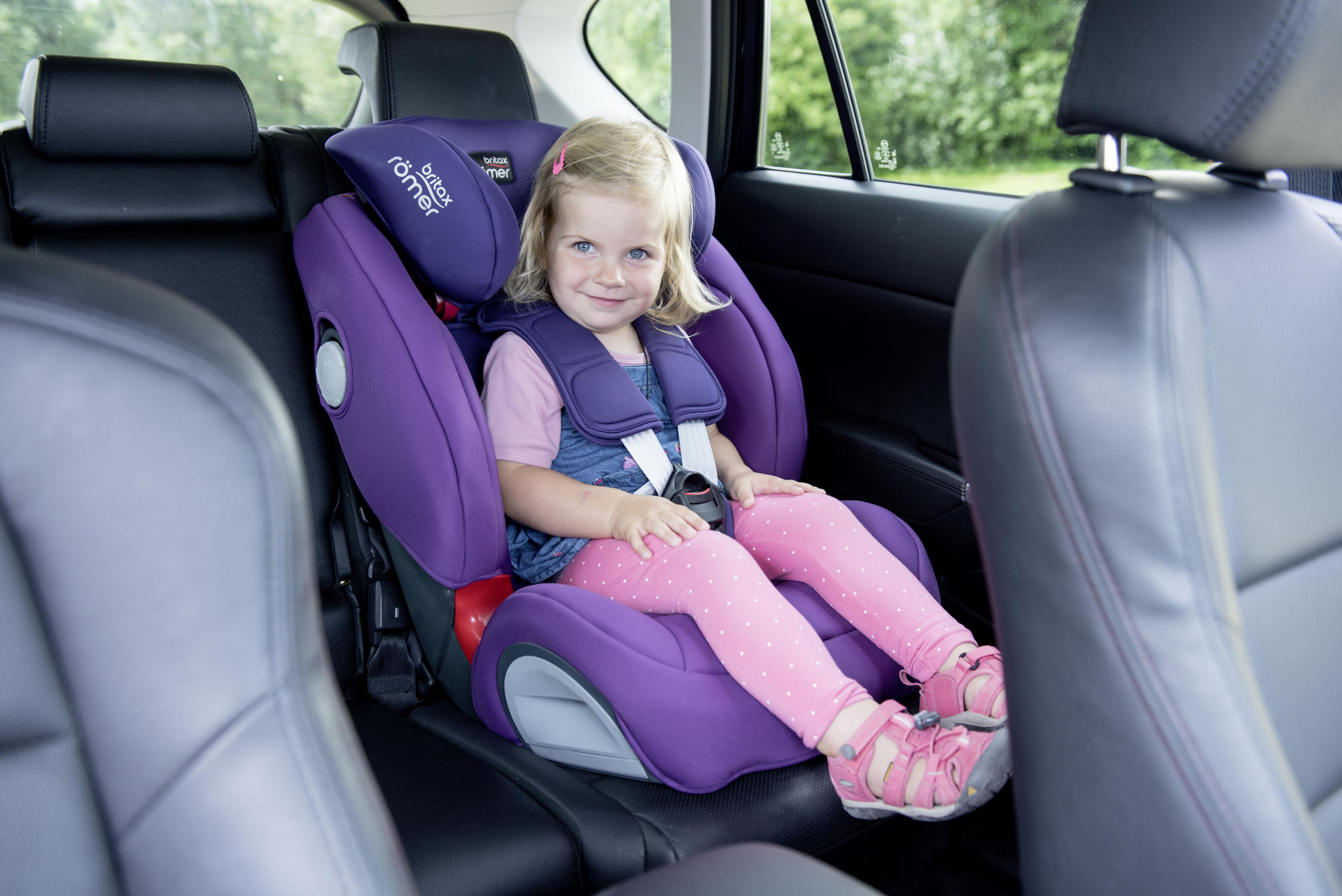 детское кресло необходимо. детское автокресло в машине. детское кресло необходимо. кресло автомобиля. кресло пег перего viaggio.