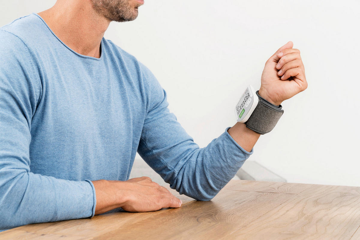 BLUTDRUCKMESSGERÄT  - Weiss, Basics (6,7/12,5/10,1cm) - Beurer