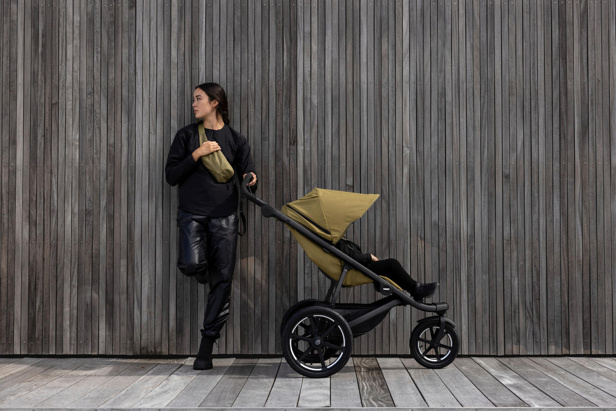 JOGGER Urban Glide 3  - Dunkelgrün/Schwarz, Basics, Textil/Metall (91/35/63cm) - Thule