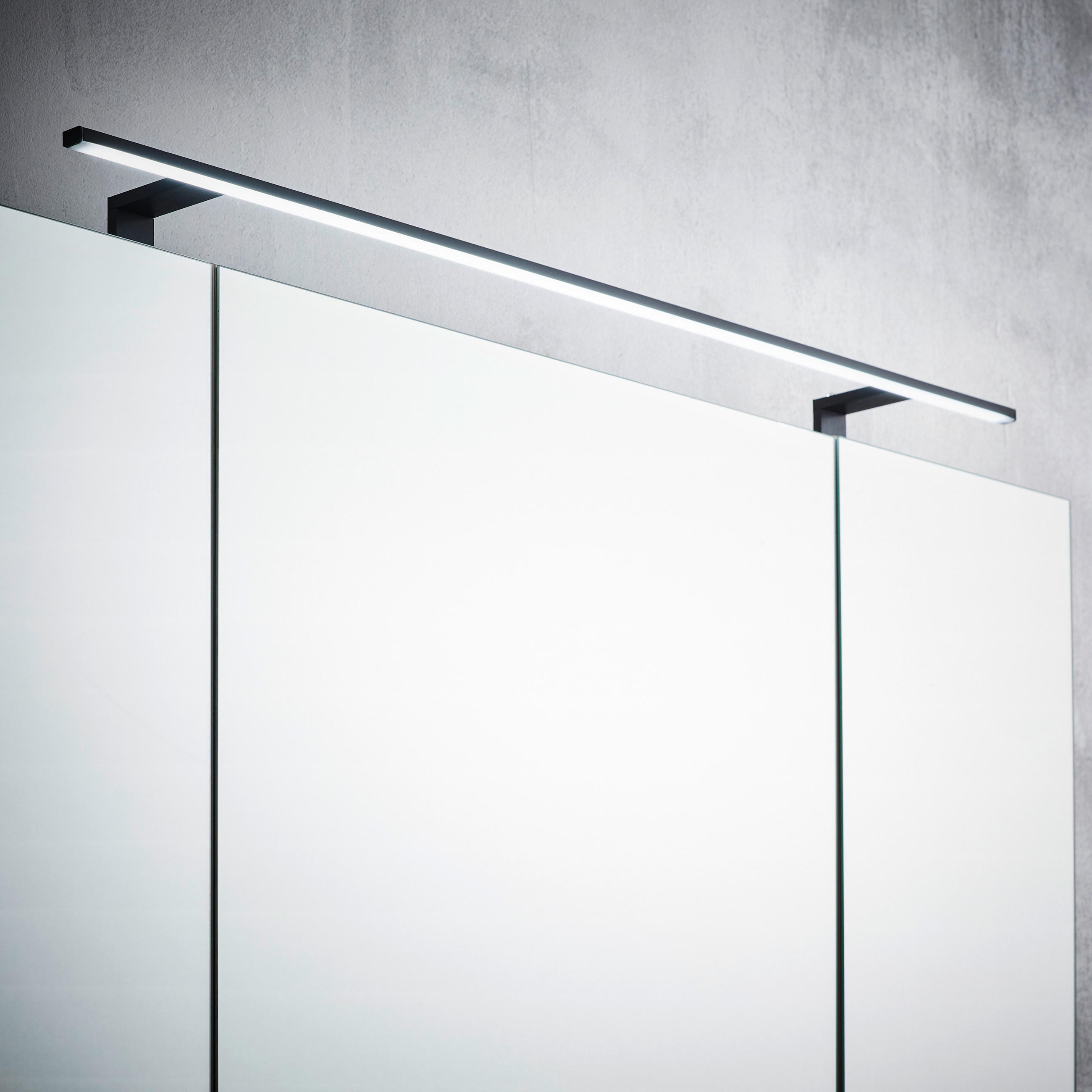 SKÅPBELYSNING  - svart, Basics, metall/plast (90/2,6/12,2cm) - Sadena