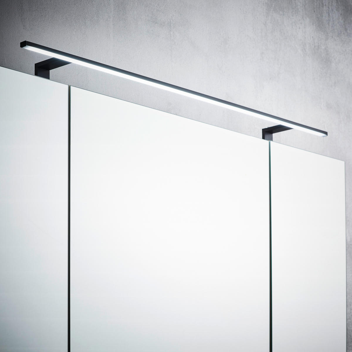 SKÅPBELYSNING  - svart, Basics, metall/plast (90/2,6/12,2cm) - Sadena