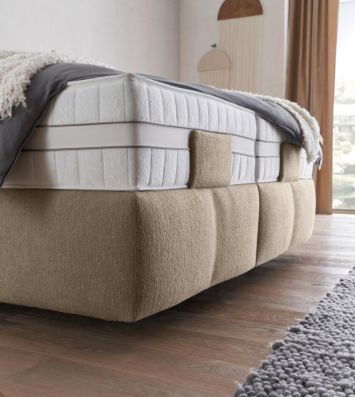 BOXSPRINGBETT 180/200 cm,  in Beige, Matratze, Topper, motorische Verstellbarkeit, Fernbedienung, unterschiedliche Matratzenhärtegrade je Bettseite, H2 + H3 = mittel + fest  - Beige/Schwarz, KONVENTIONELL, Kunststoff/Textil (180/200cm) - Voleo