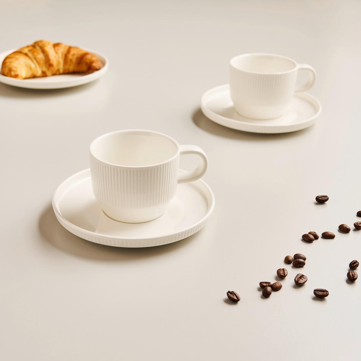 KAPUCSÍNÓS CSÉSZE ÉS CSÉSZEALJ  - fehér, Design, kerámia - Dieter Knoll