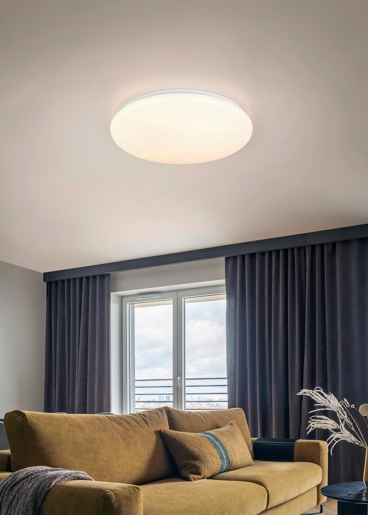 LED PLAFONJERA - bela, Osnovno, plastika (48,5/7cm)