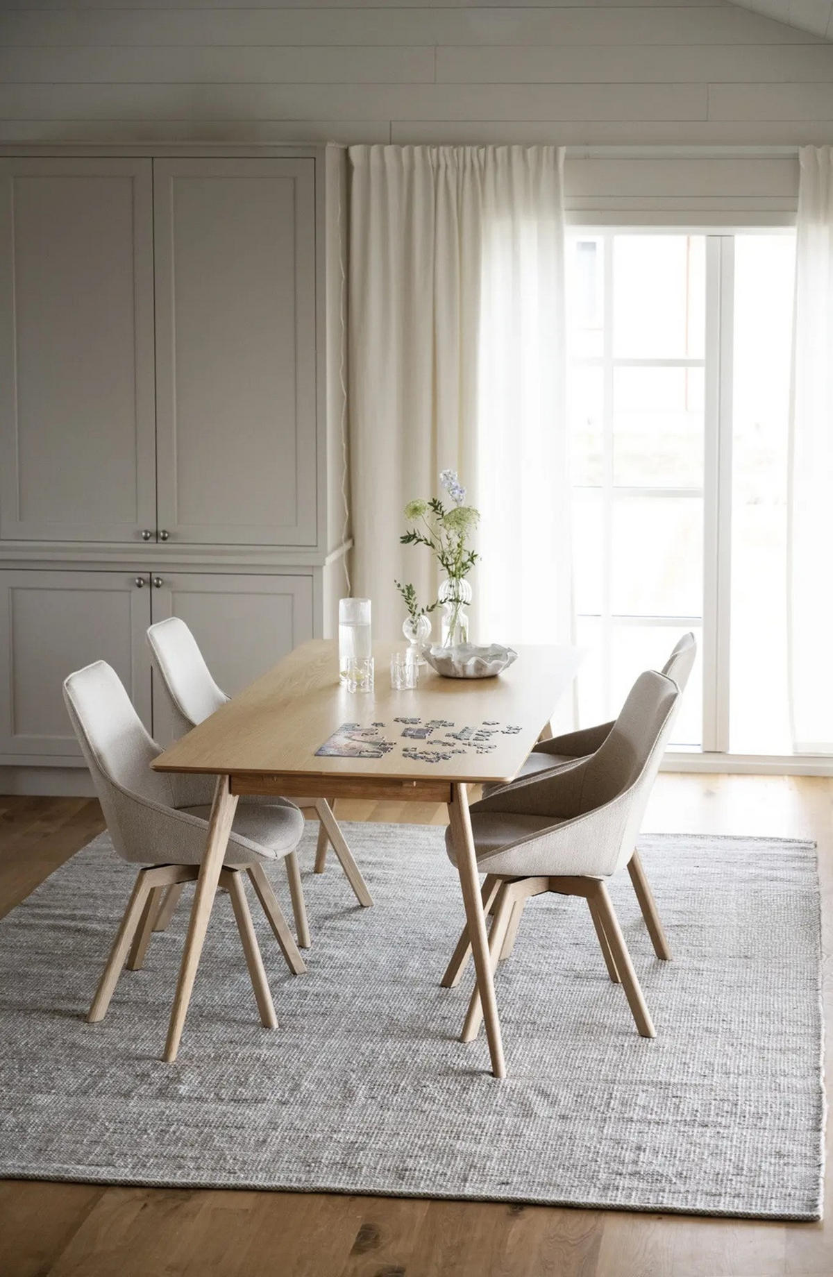 MATBORD ekfärgad rektangulär  utdragbar, finns i olika storlekar, finns i olika trädekorer  - ekfärgad, Klassisk, trä (190/90/75cm) - Rowico