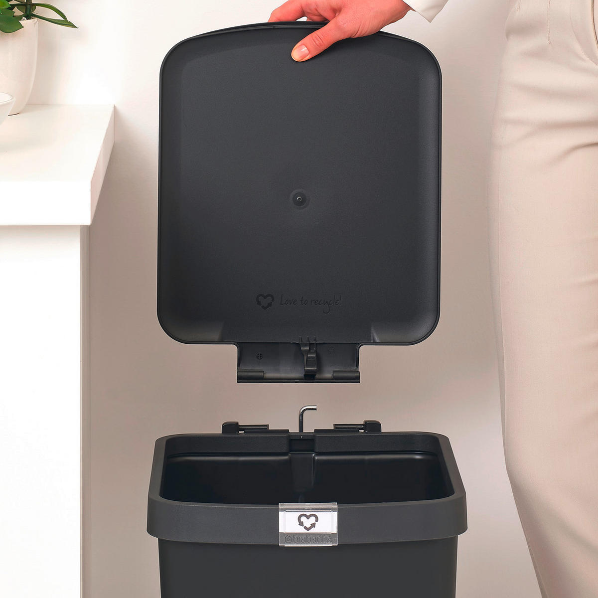 ODPADKOVÝ KOŠ  25 l - Basics, plast (28/40.9/35.2cm) - Brabantia