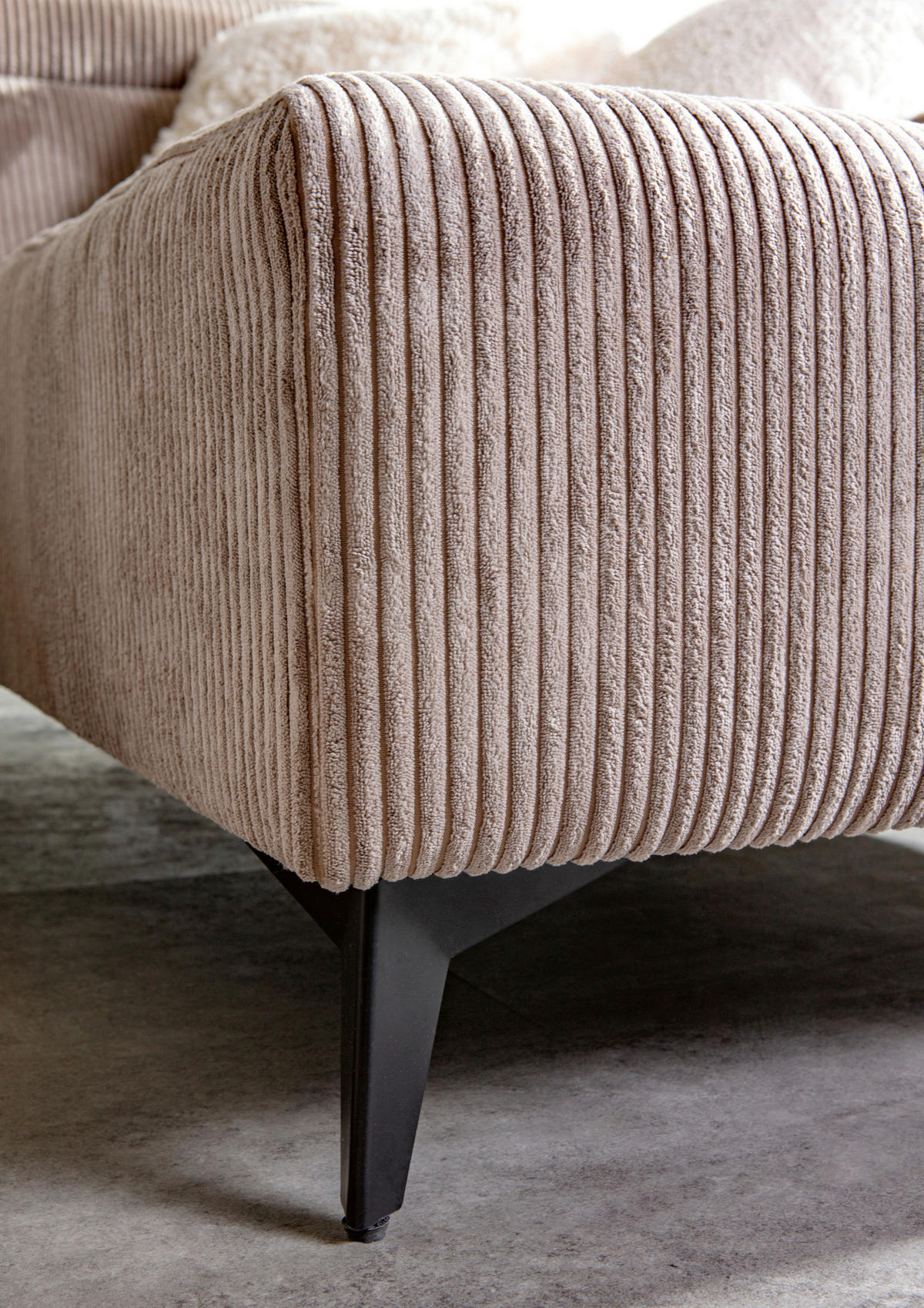 ECKSOFA Taupe Cord Rücken echt, Kopfteilverstellung, Sitzvorzug  - Taupe/Schwarz, KONVENTIONELL, Textil/Metall (257/170cm) - Carryhome