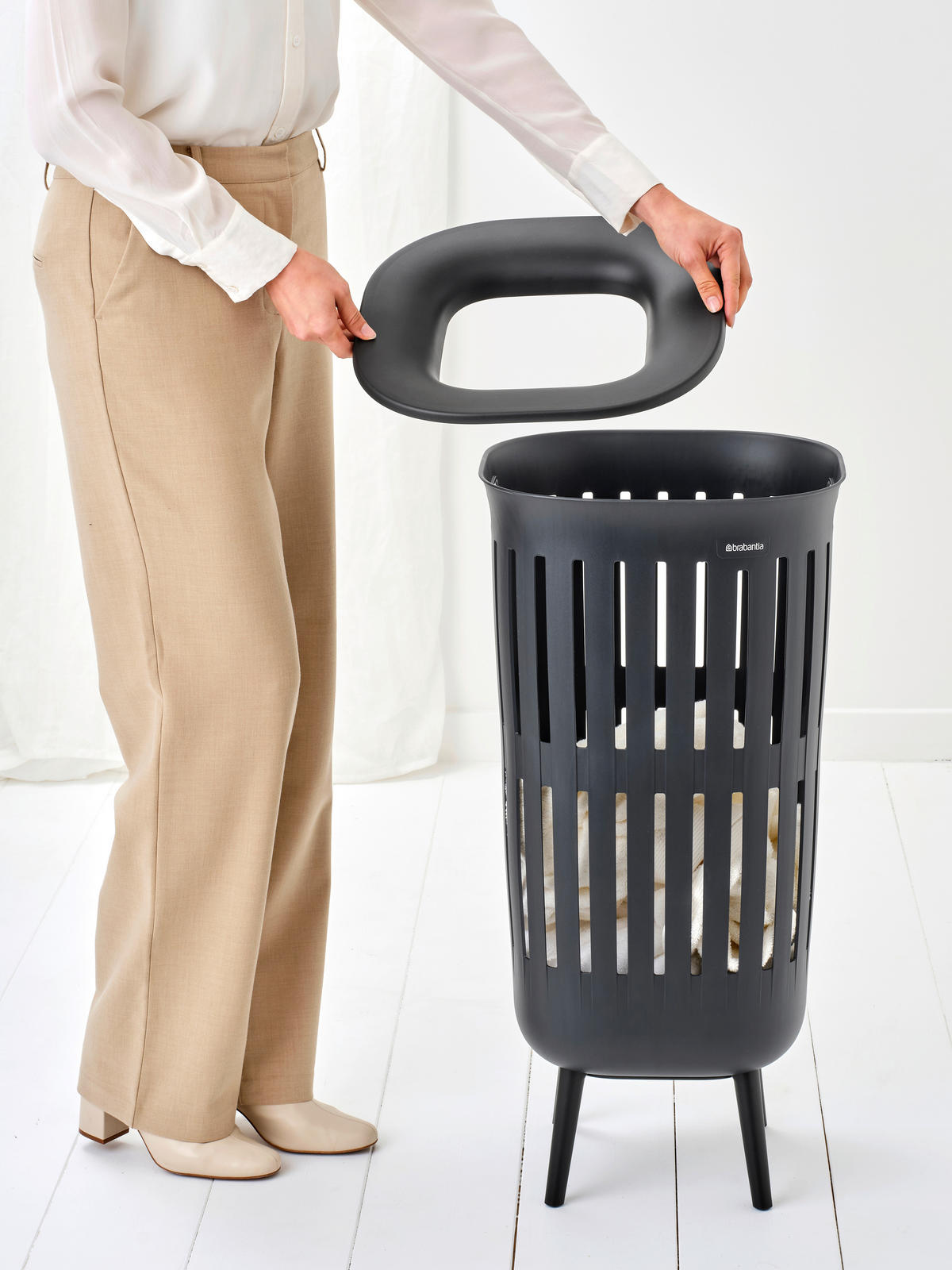 KOŠARA ZA PERILO - črna, Basics, umetna masa (55l) - Brabantia