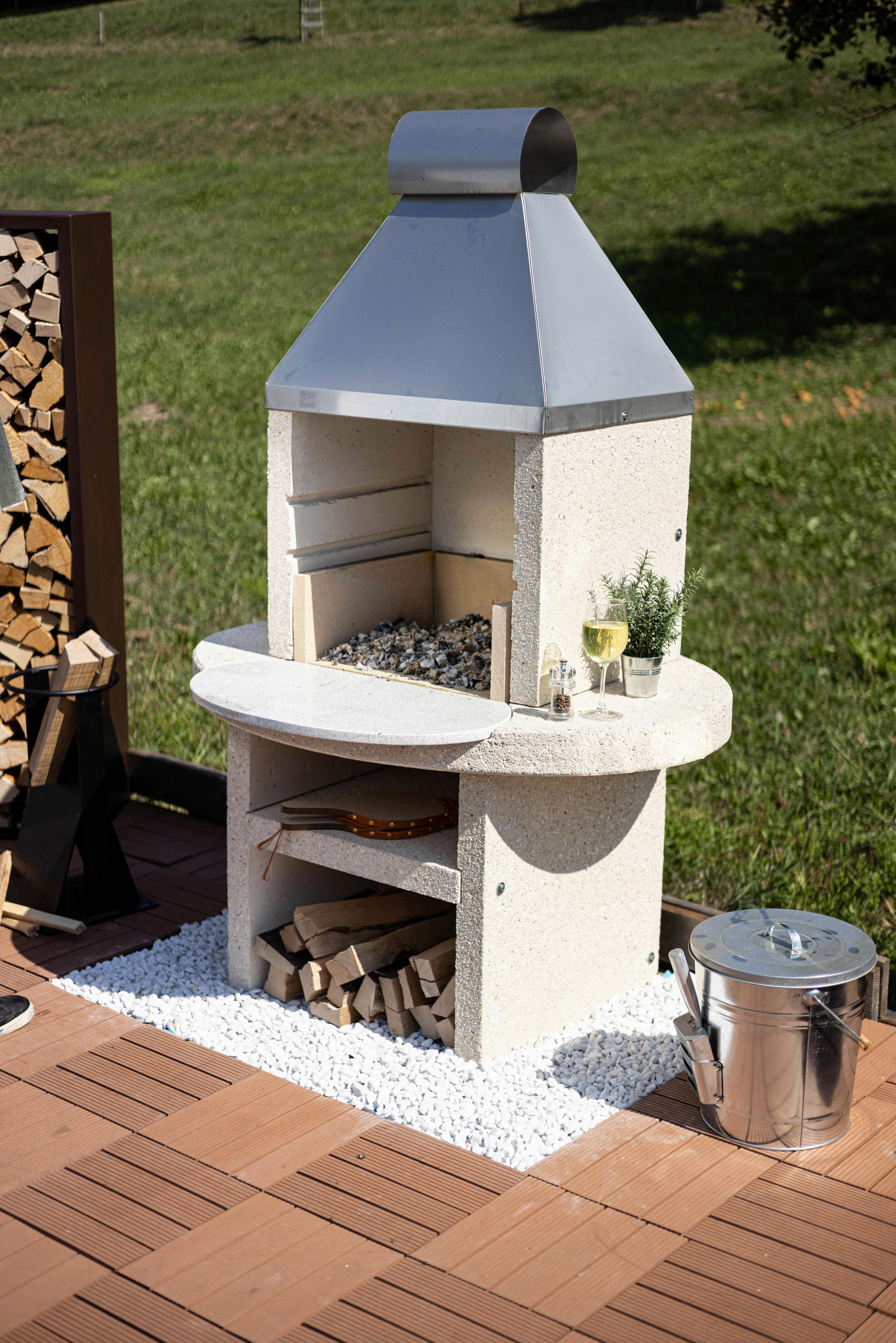 HOLZKOHLEGRILL - Weiss, Design, Stein (110/170/90cm) - Nouvel