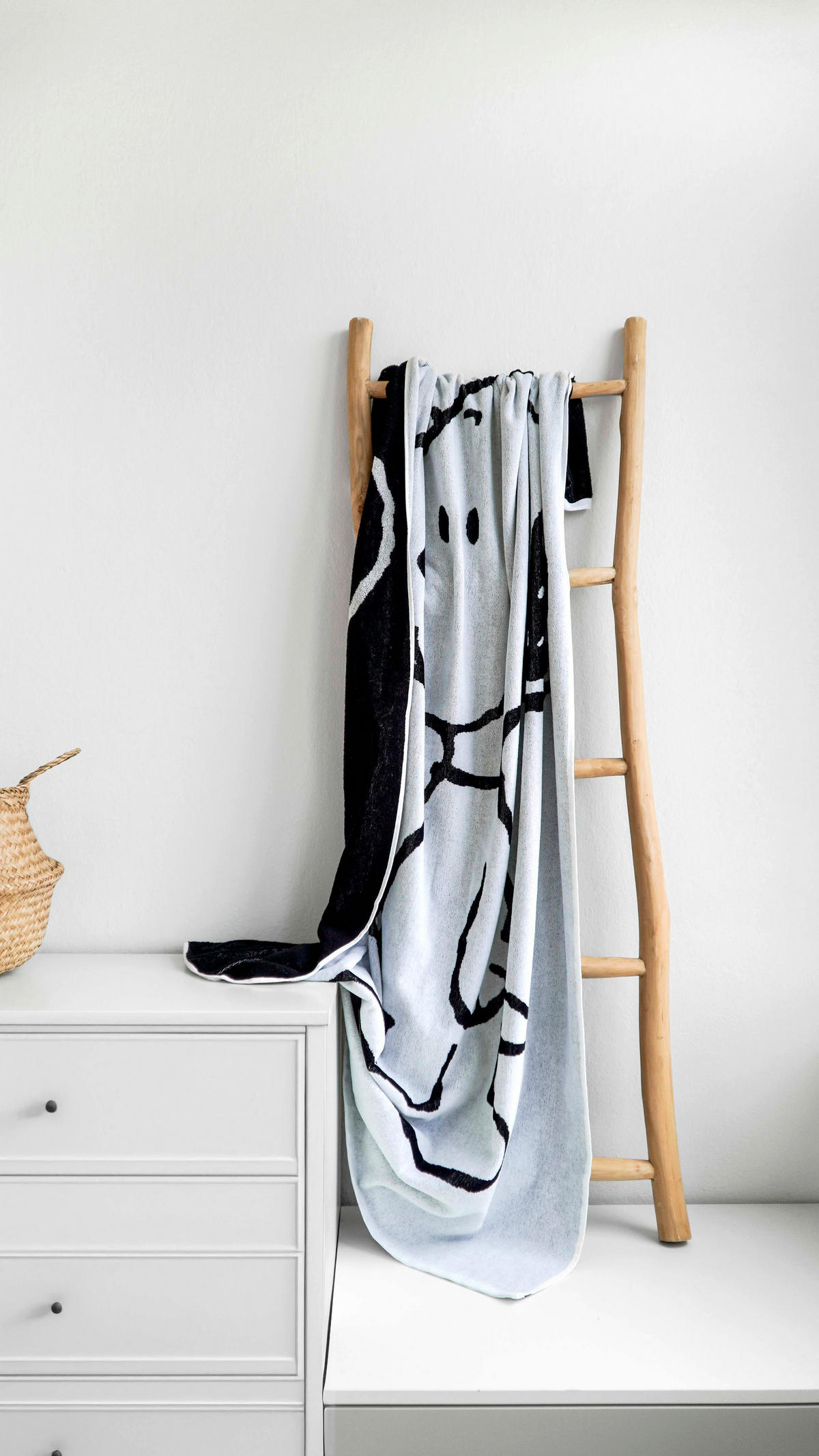 STRANDTUCH Snoopy Beach Schwarz 100/180 cm  - Schwarz, Design, Textil (100/180cm) - Vossen