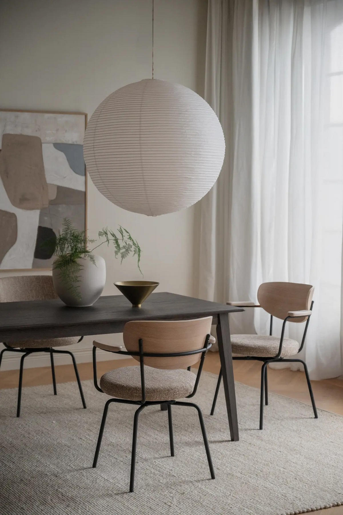 STOL MED ARMSTÖD  stapelbar, 360° vridbar sits   - beige/svart, Klassisk, metall/trä (62/81/60cm) - Rowico