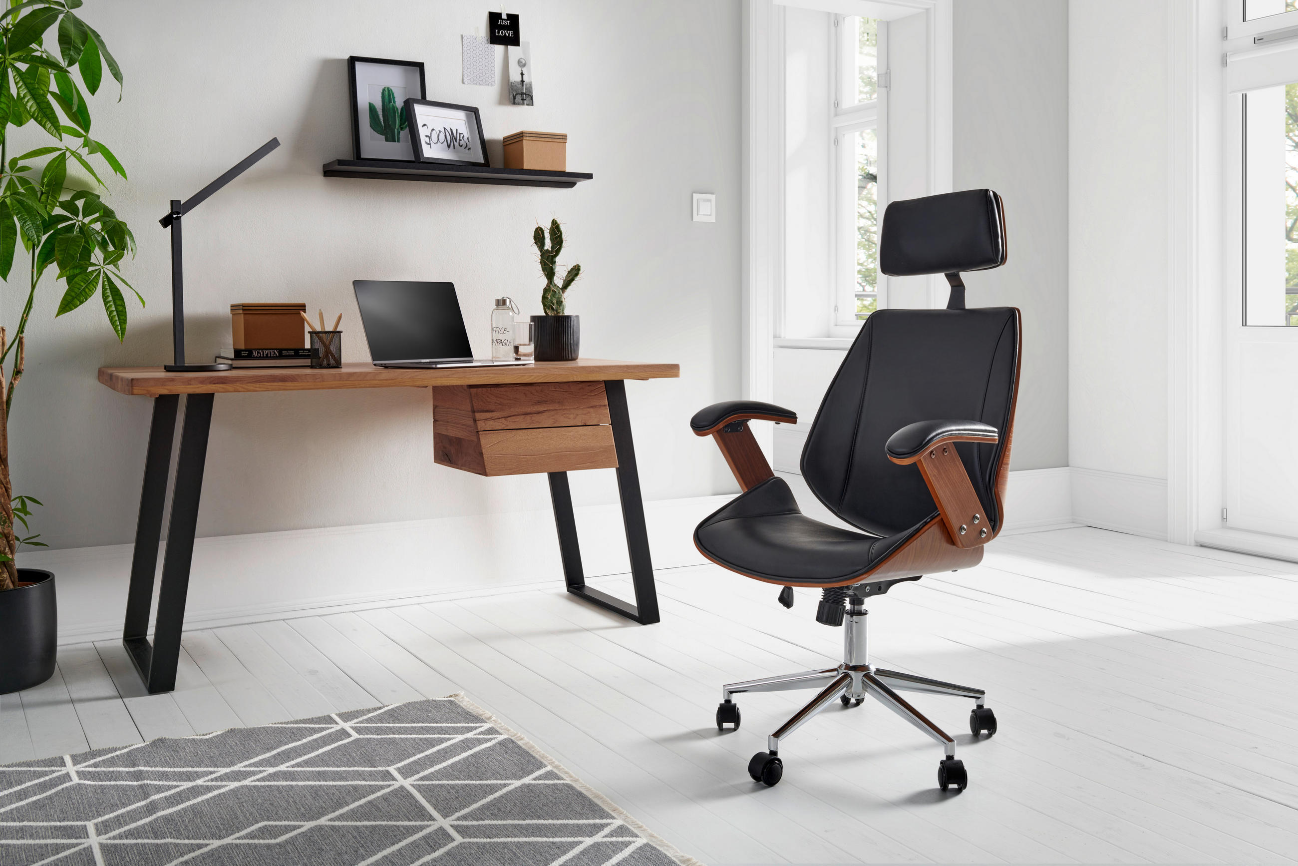 CHEFSESSEL Lederlook Schwarz, Chromfarben, Walnussfarben  - Chromfarben/Walnussfarben, MODERN, Holz/Kunststoff (66/113-121/71cm) - Livetastic