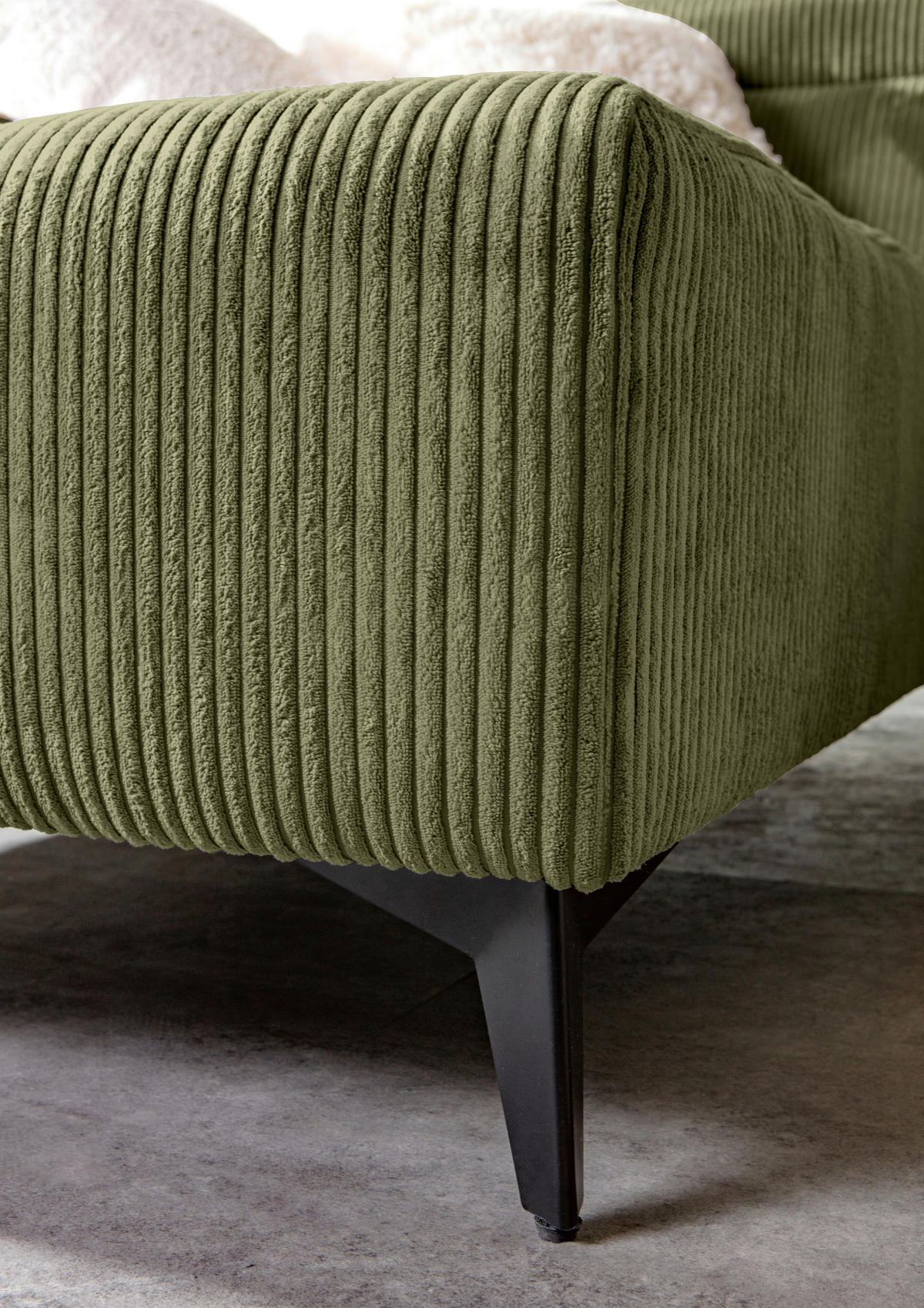 ECKSOFA Olivgrün Cord Rücken echt, Kopfteilverstellung, Sitzvorzug  - Schwarz/Olivgrün, KONVENTIONELL, Textil/Metall (170/257cm) - Carryhome