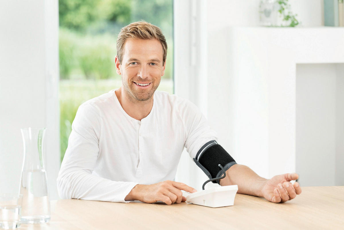 BLUTDRUCKMESSGERÄT  - Weiss, Basics (19,5/13,5/9cm) - Beurer