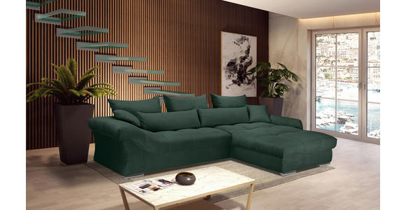 Carryhome ECKSOFA Dunkelgrün Cord, links davon: Couchtisch, rechts davon: Topfpflanze in grün, Bild in dunklem Wohnzimmer.