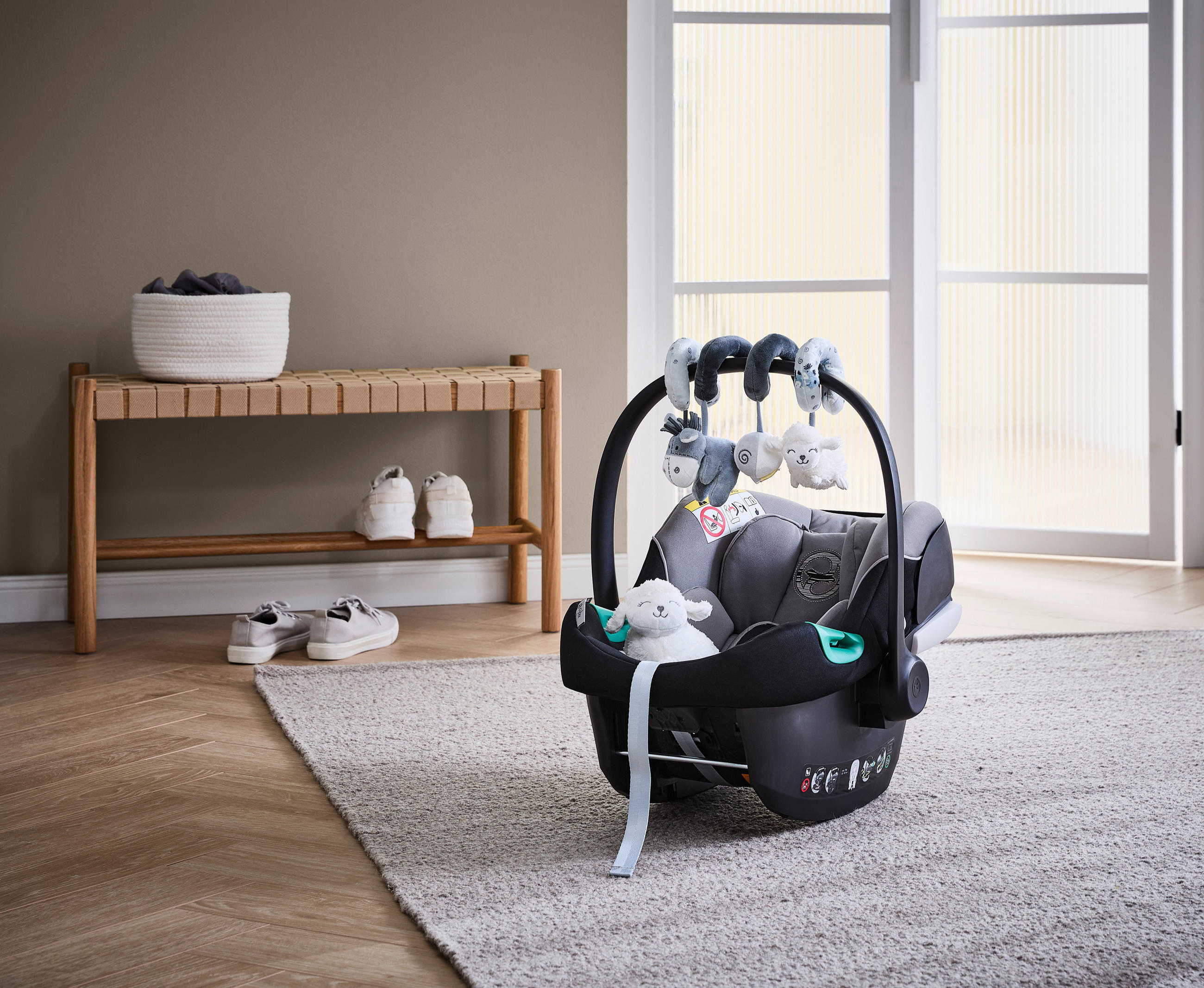 BABYSCHALE Aton B2 i-Size Pepper Grey   - Dunkelgrau/Schwarz, Basics, Kunststoff/Textil (66,0/44,0/39,0-56,5cm) - cybex GOLD