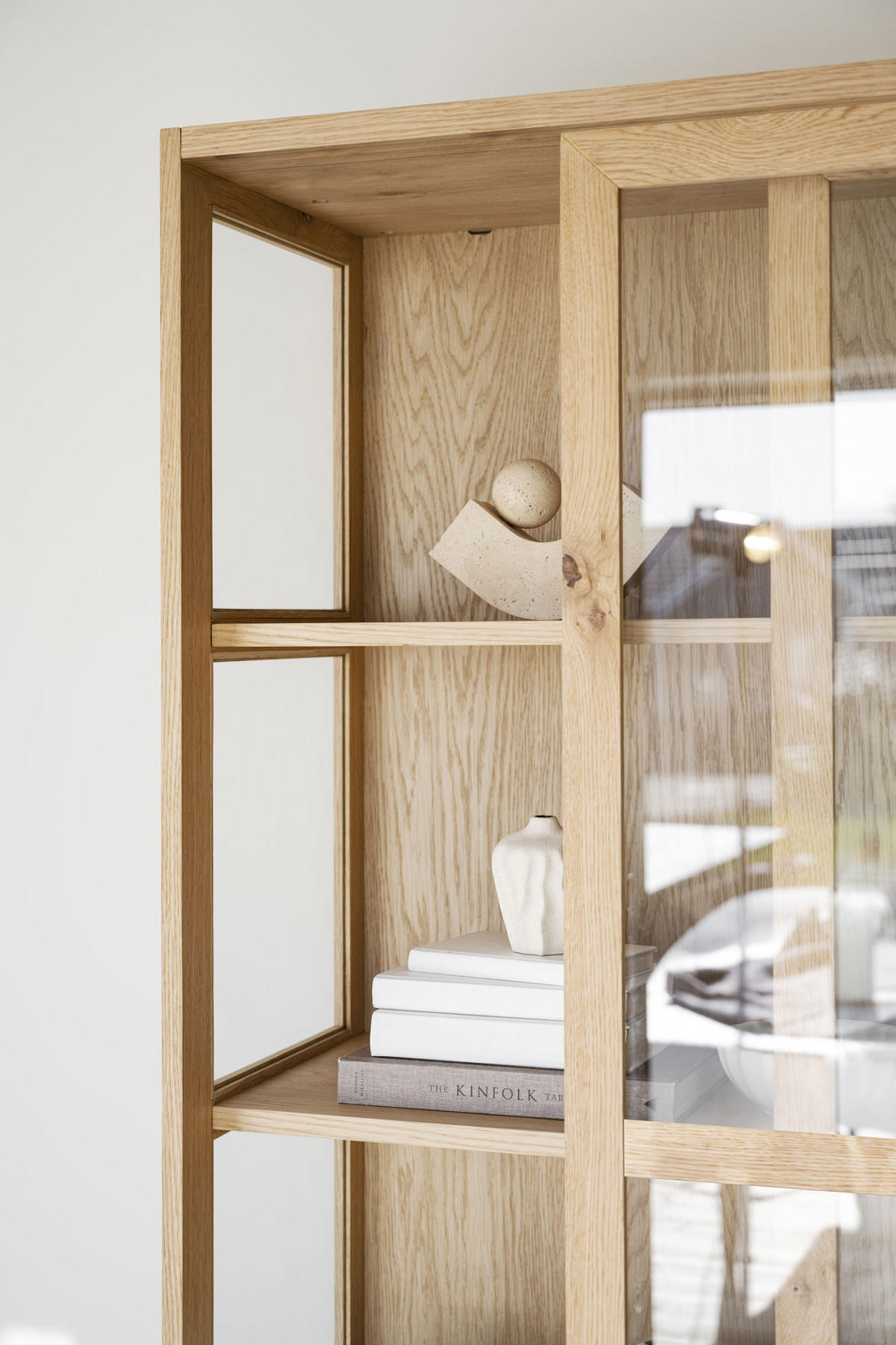 VITRINSKÅP  i faner, delar i massivt trä ek ekfärgad, transparent  - svart/ekfärgad, Modern, metall/trä (100/203/40cm) - Rowico