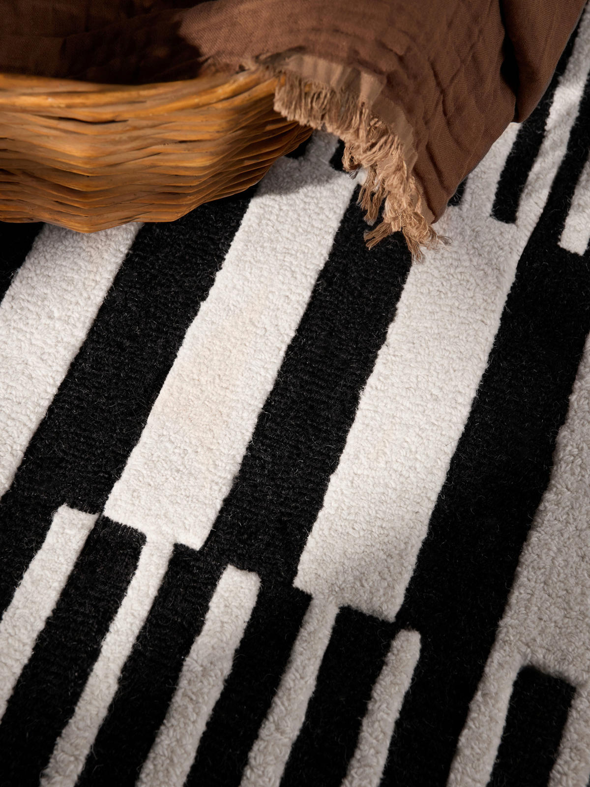 WOLLTEPPICH 120/180 cm Stryve Schwarz, Weiß rechteckig  - Schwarz/Weiß, Basics, Textil (120/180cm) - Elle Decoration