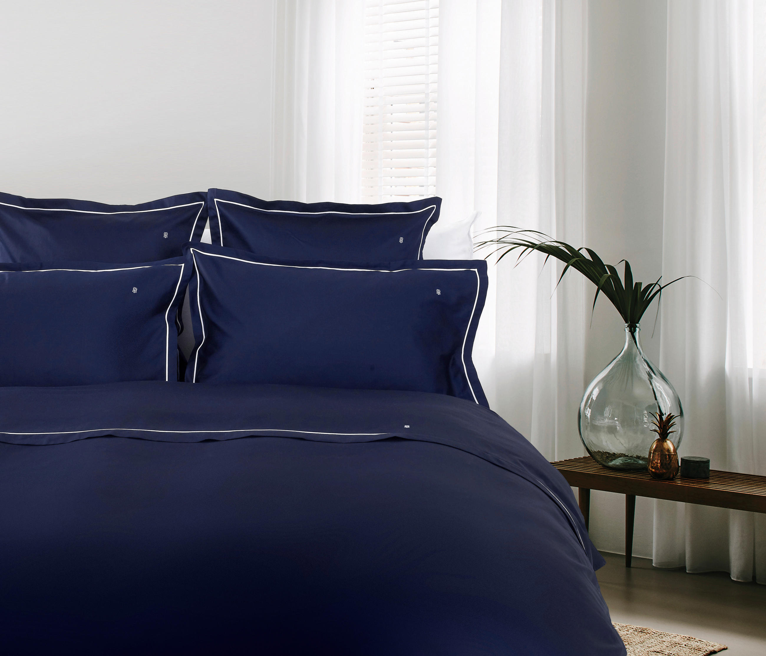 POSTELJNINA TH PLAIN SATIN ARTHUR saten temno modra  - temno modra, Trendi, tekstil (140/200cm) - Tommy Hilfiger