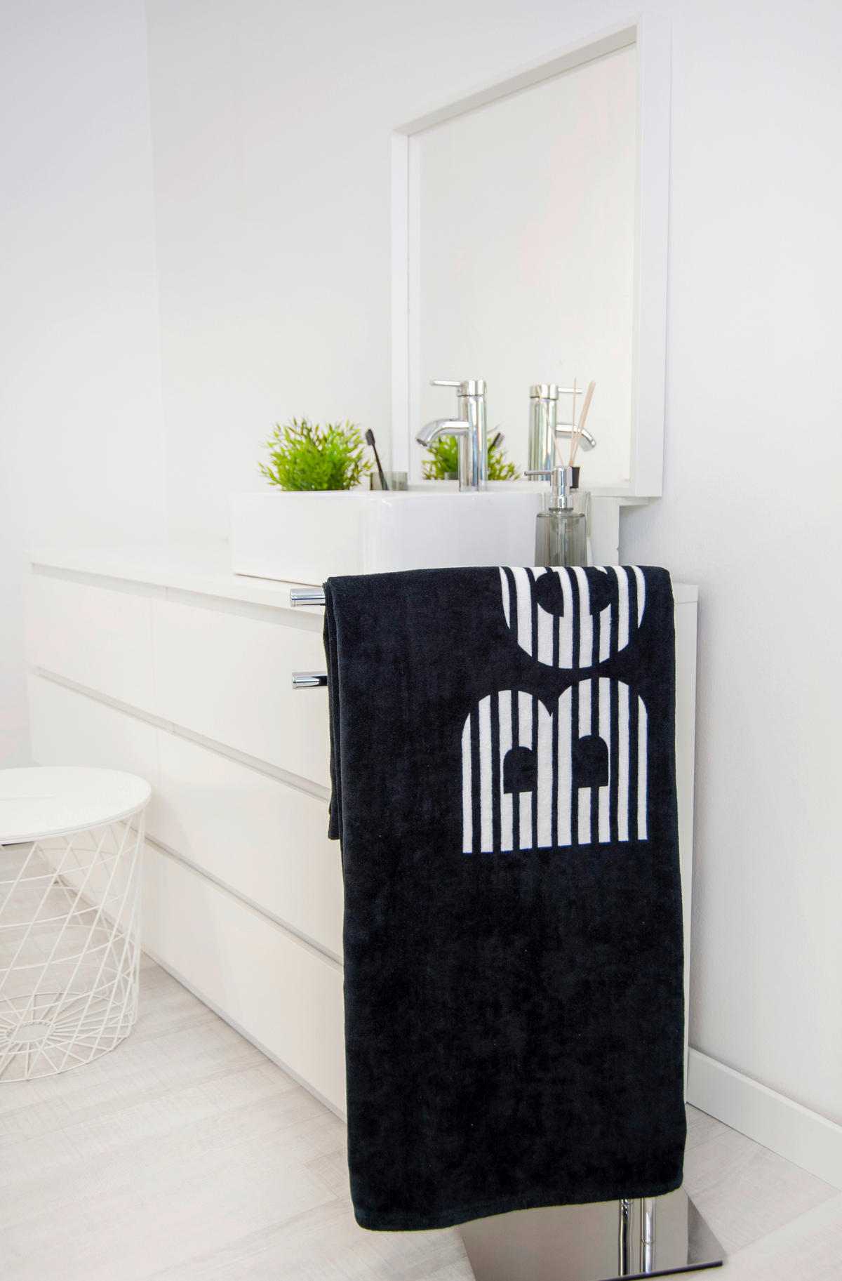 STRANDTUCH Schwarz, Weiß 80/180 cm  - Schwarz/Weiß, KONVENTIONELL, Textil (80/180cm) - Bench