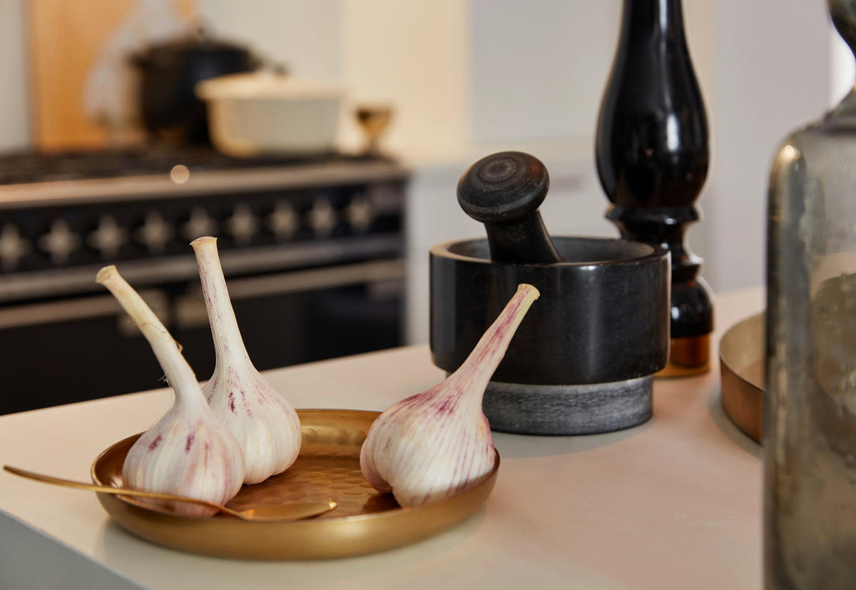 INBYGGNADSKÖK   - vit/nötfärg, Design, trämaterial - Dieter Knoll