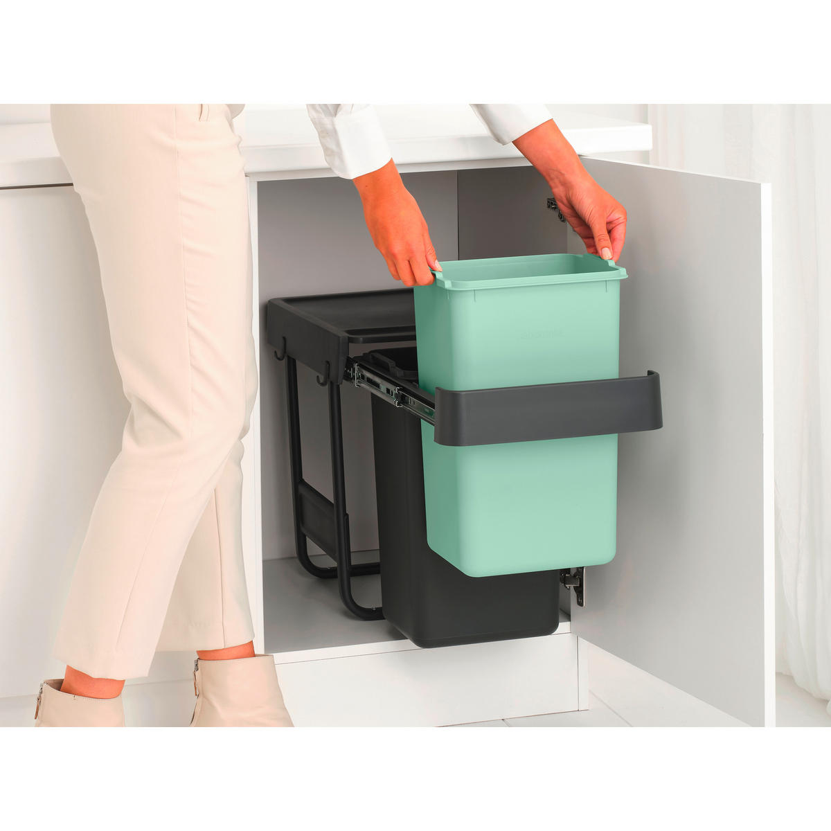 EINBAUABFALLSAMMLER SORT & GO 30 L  - Anthrazit/Grün, Basics, Kunststoff (30,4/43,4/48,1cm) - Brabantia