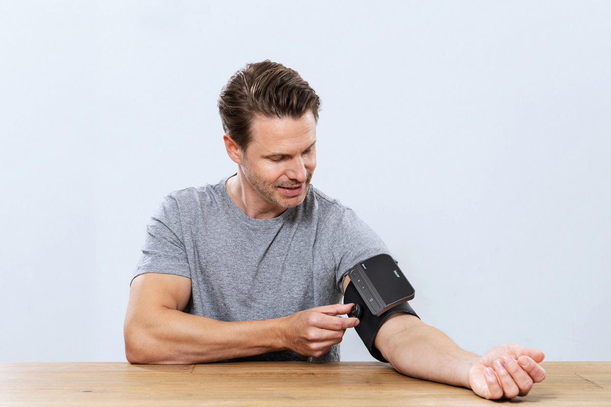 BLUTDRUCKMESSGERÄT  - Anthrazit/Schwarz, Basics (18/13.9/20.5cm) - Beurer