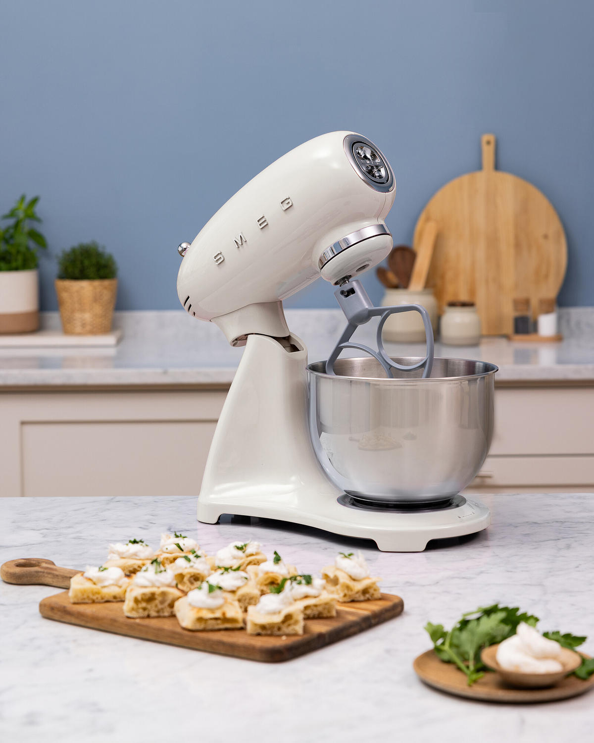 KÜCHENMASCHINE 50´S STYLE SMF05CREU  - Creme/Alufarben, Basics, Metall (40,2/37,8/22,1cm) - SMEG