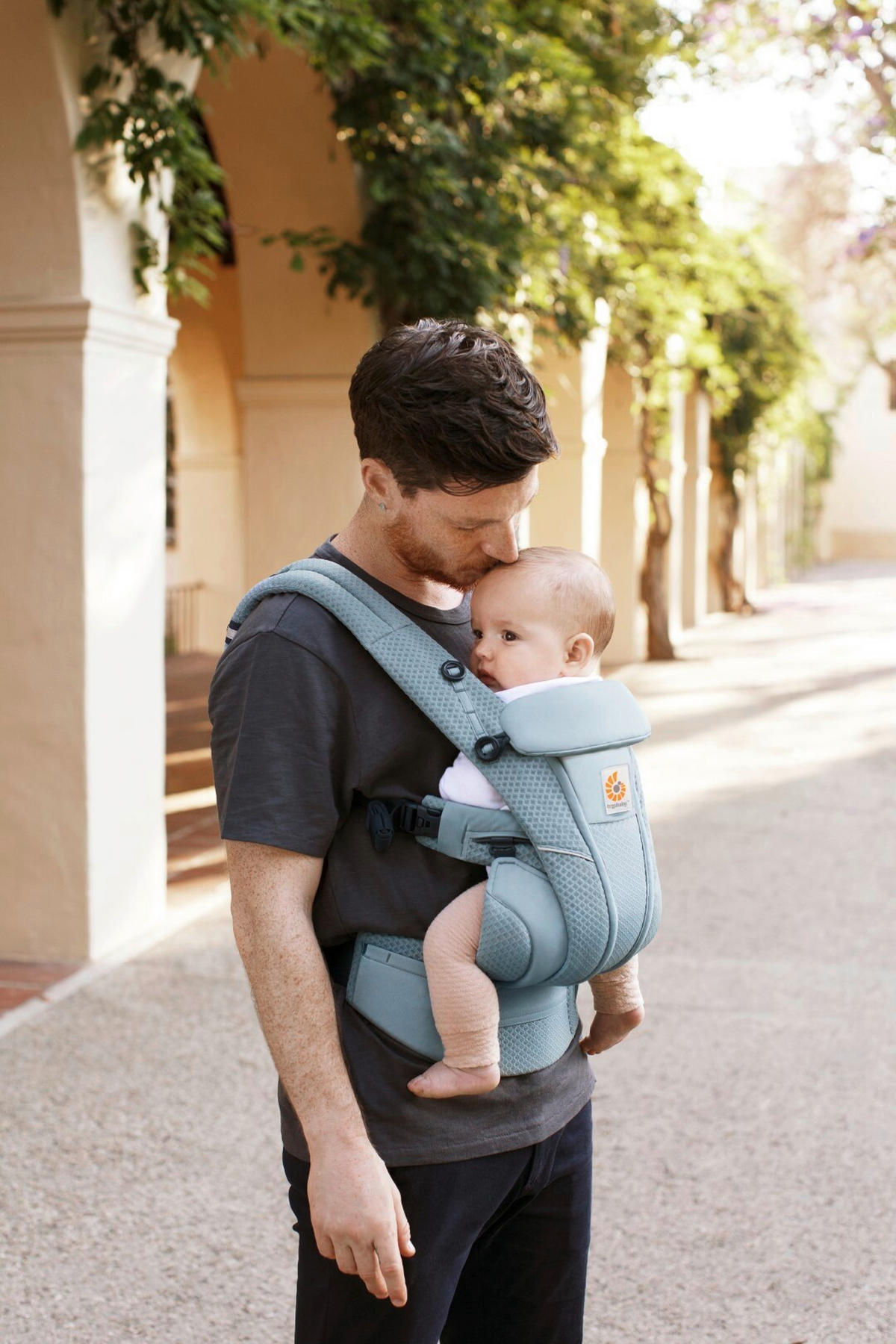 KENGUR NOSILJKA  Omni Breeze  - svetloplava, Osnovno, tekstil (0,7kg) - Ergo Baby