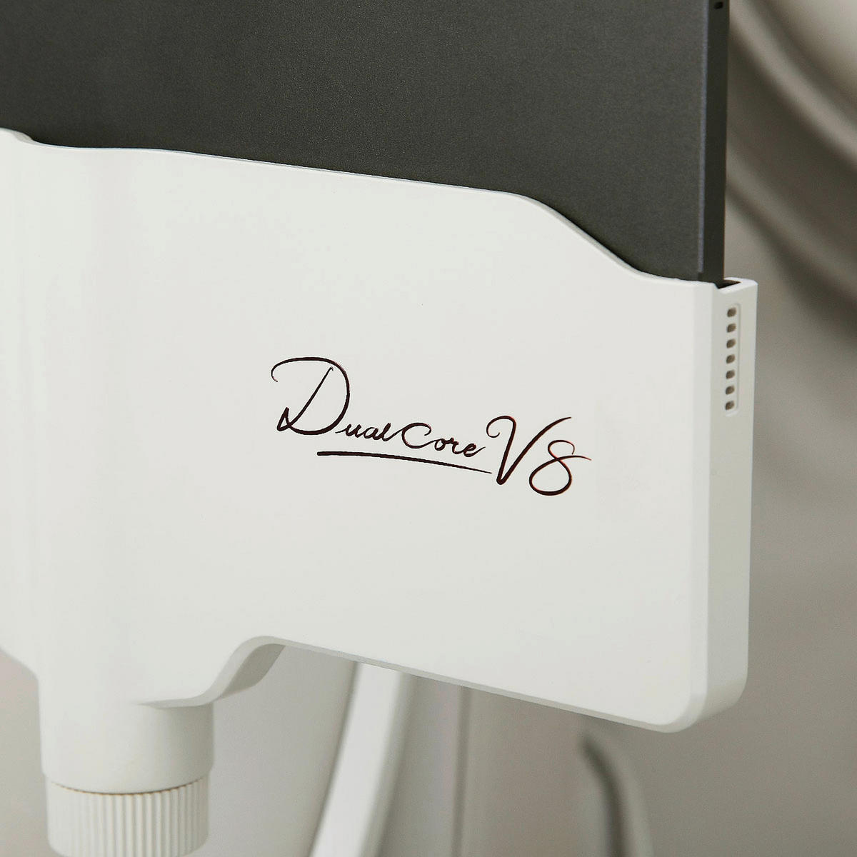 MASSAGESESSEL FC BAYERN MÜNCHEN  mit Lederlook Weiß, Beige integrierte Lautsprecher, Relaxfunktion, Liegefunktion, Sitzheizung, Netzbetrieb, Massagefunktion, Herz-Waage-Funktion, integrierter Akku, abwischbar, ausziehbare Fußstütze, Bluetooth-Lautsprecher, Rückenlehne in S-Form  - Beige/Weiß, KONVENTIONELL, Kunststoff/Textil (86/130/169-190cm) - Welnova