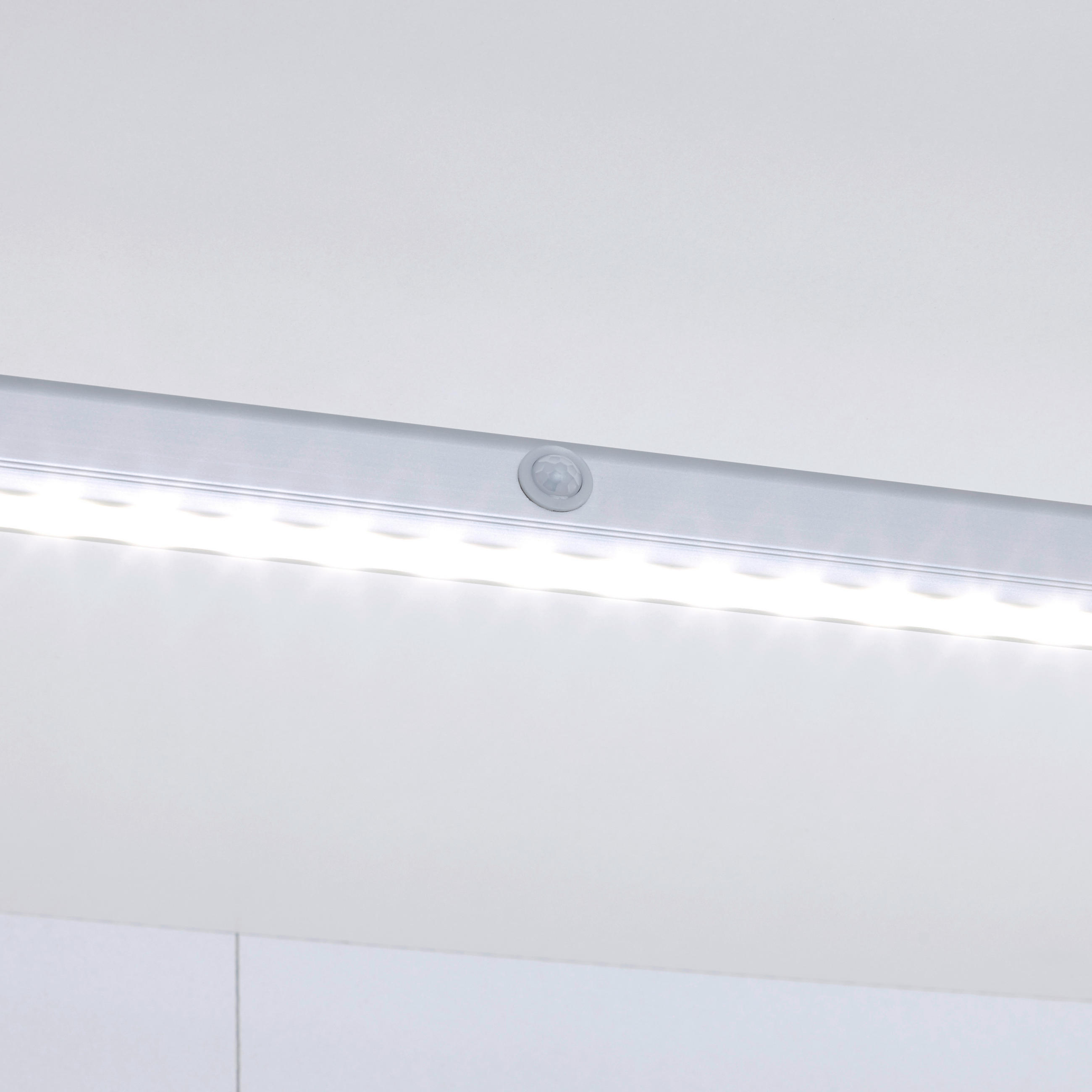 KLEIDERSTANGE mit Beleuchtung System Unit Alufarben  - Alufarben, Metall (87,1cm) - Hom`in