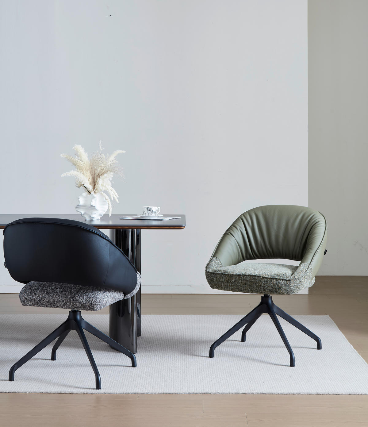 ARMLEHNSTUHL  Sitzfläche 360° drehbar, automatische Rückholfunktion Leinenoptik Echtleder  Grün, Schwarz  - Schwarz/Grün, Design, Leder/Textil (60/81/63.5cm) - Dieter Knoll