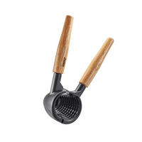 NUSSKNACKER   - Silberfarben/Naturfarben, Design, Holz/Metall (16,6/8/5,5cm) - Gefu