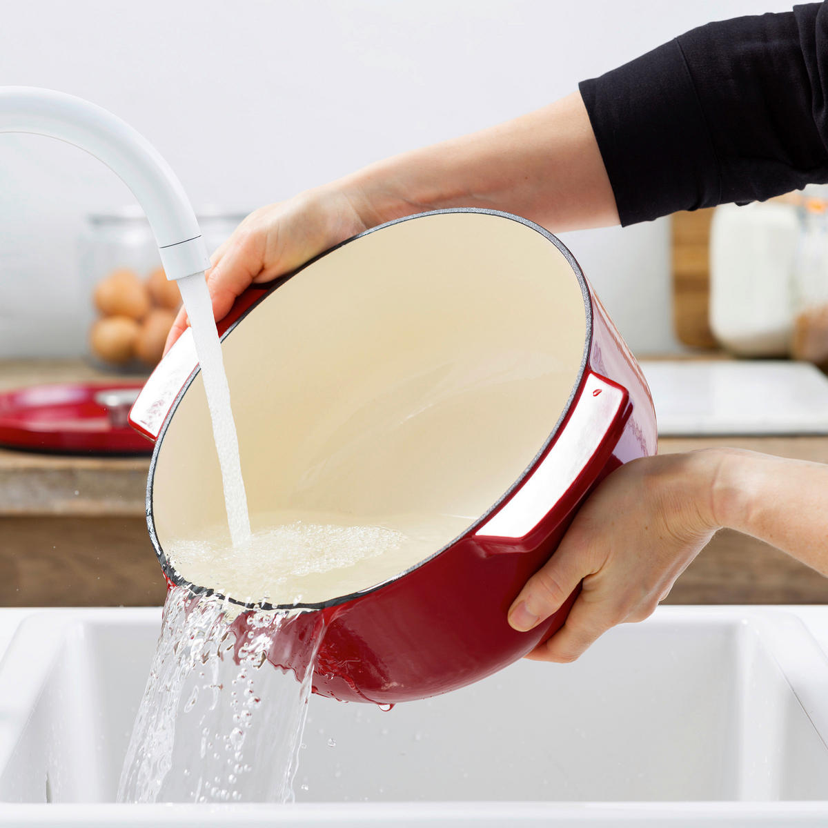 BRÄTER Cast Iron  - Rot/Creme, Basics, Metall (5.6l) - Kitchenaid