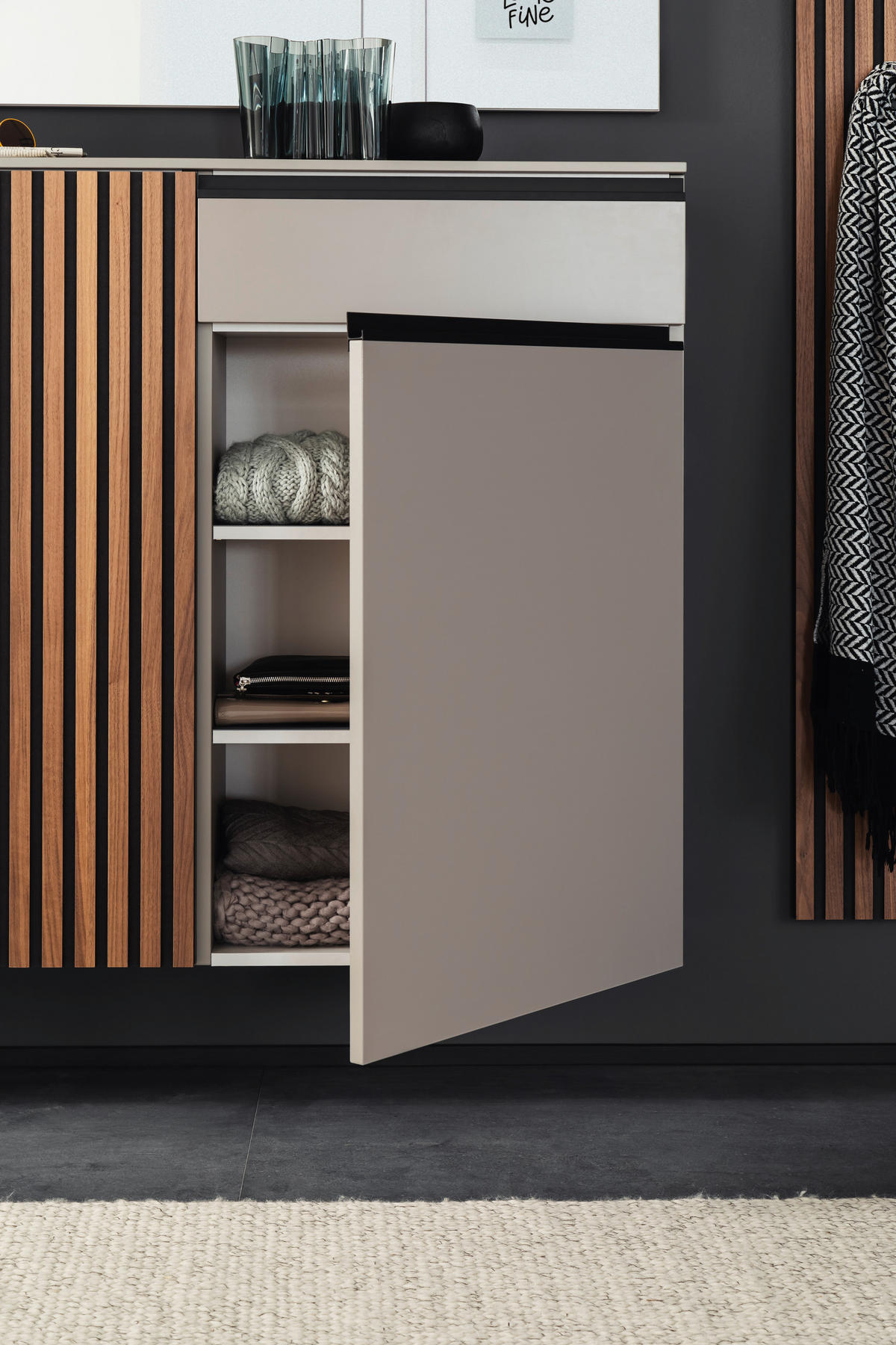 GARDEROBE 5-teilig  in 330/200/30 cm  - Nussbaumfarben/Grau, Design, Holz/Holzwerkstoff (330/200/30cm) - Moderano