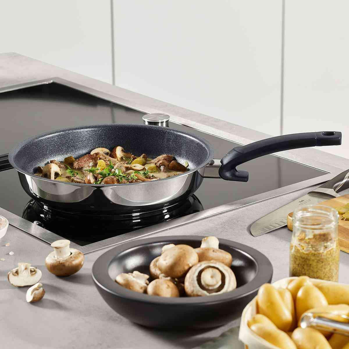 PÁNEV NA SMAŽENÍ  28 cm  - barvy stříbra, Basics, kov (28cm) - Fissler