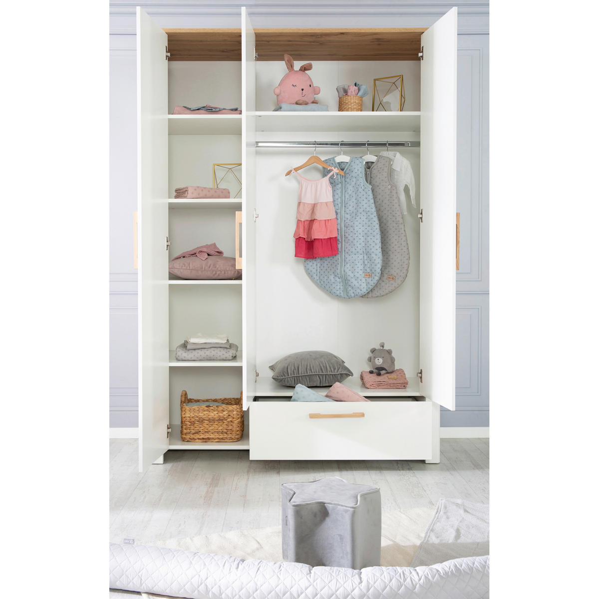 BABYKLEIDERSCHRANK Ava Weiß, Eiche Artisan  - Weiß/Eiche Artisan, Basics, Holzwerkstoff (138,5/200/54cm) - Roba