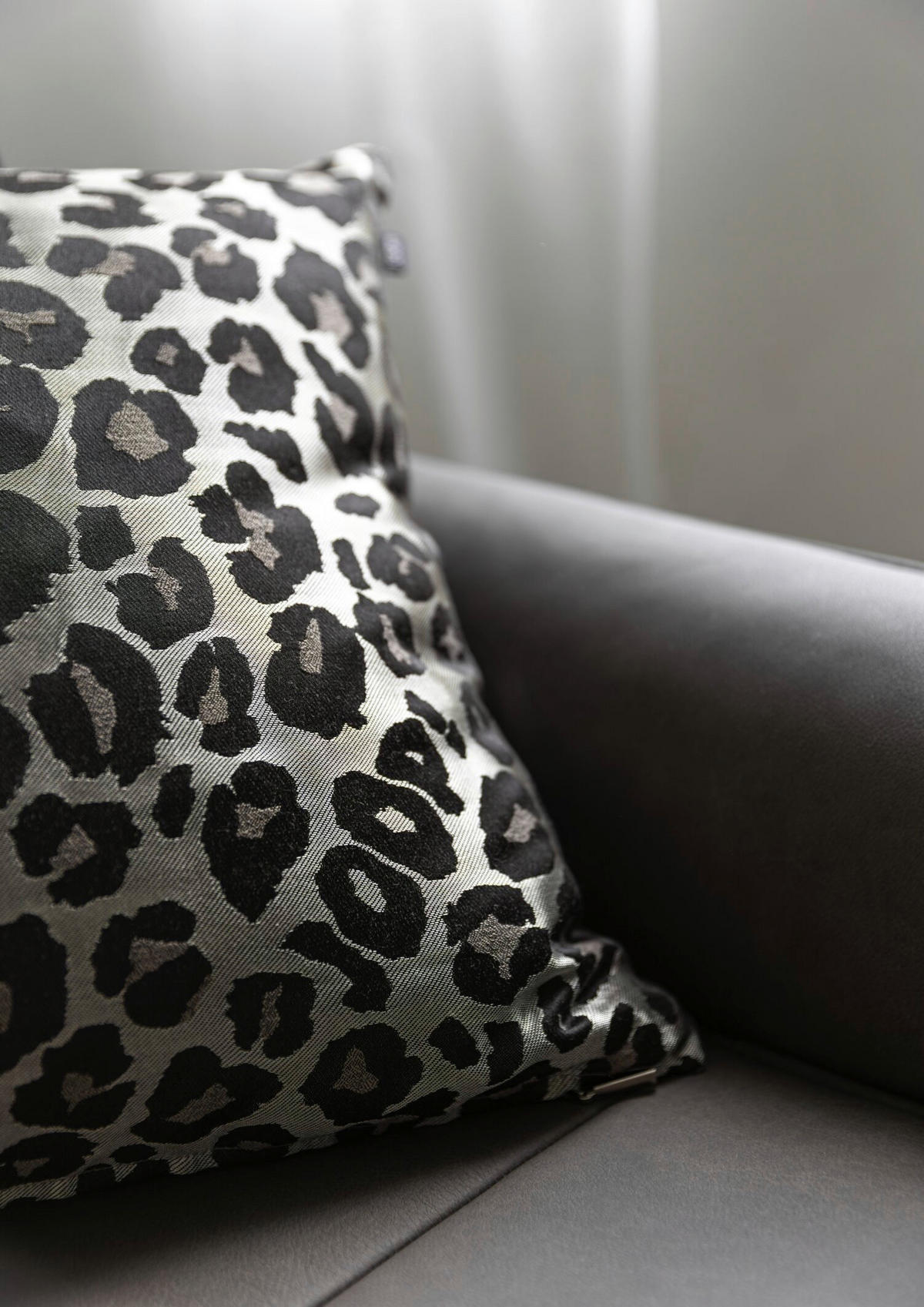 POTAH NA POLŠTÁŘ  40/40 cm - šedá/černá, Trend, textil (40/40cm) - Joop!