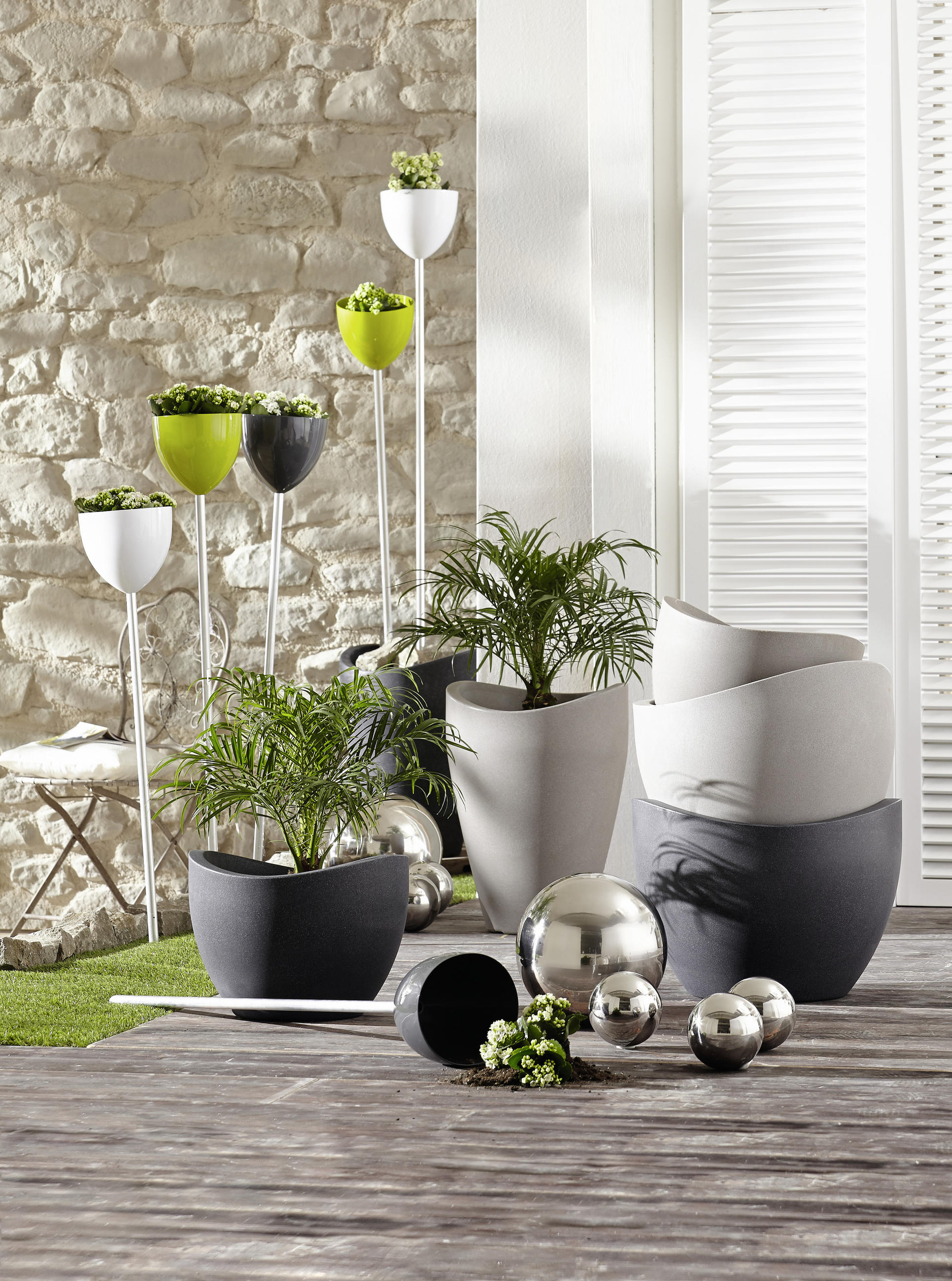 DEKORAČNÍ KOULE - barvy stříbra, Design, kov (13cm)