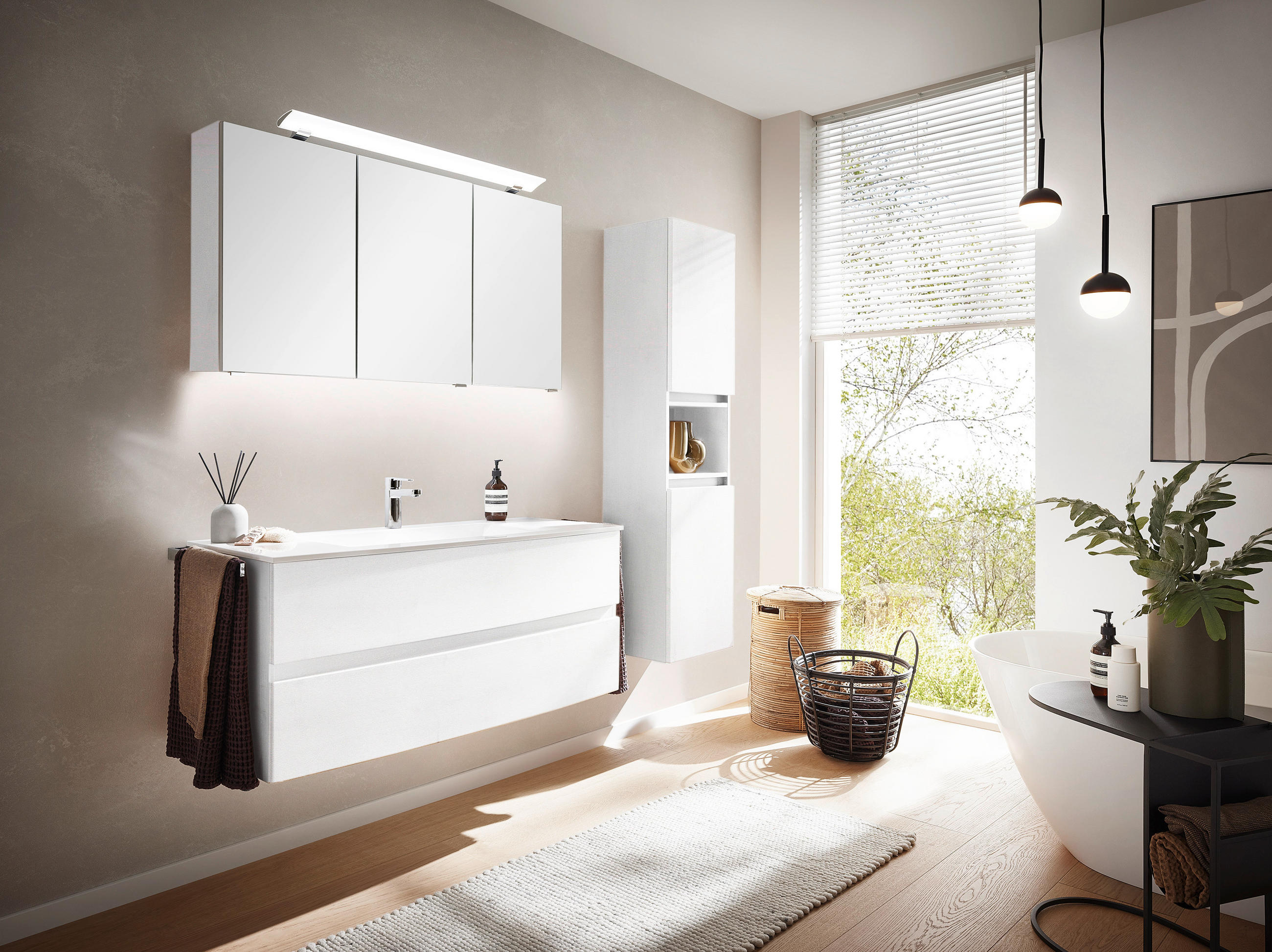 BADEZIMMER  in 121,2 cm  - Weiß Hochglanz/Weiß, Design, Glas/Holzwerkstoff (121,2cm) - Novel