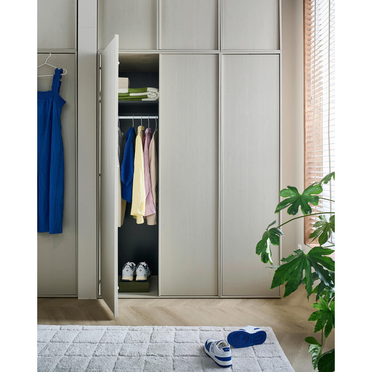 DREHTÜRENSCHRANK  in Grau  - Grau, Design, Holz/Holzwerkstoff (100/200/58cm) - Livetastic