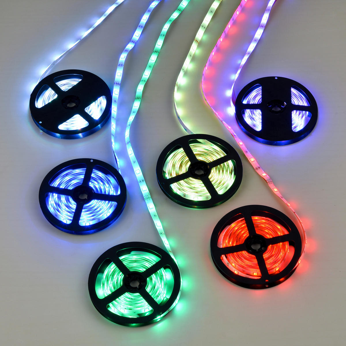 LED TRAKA  - višebojno, Basics, plastika (500cm) - Boxxx