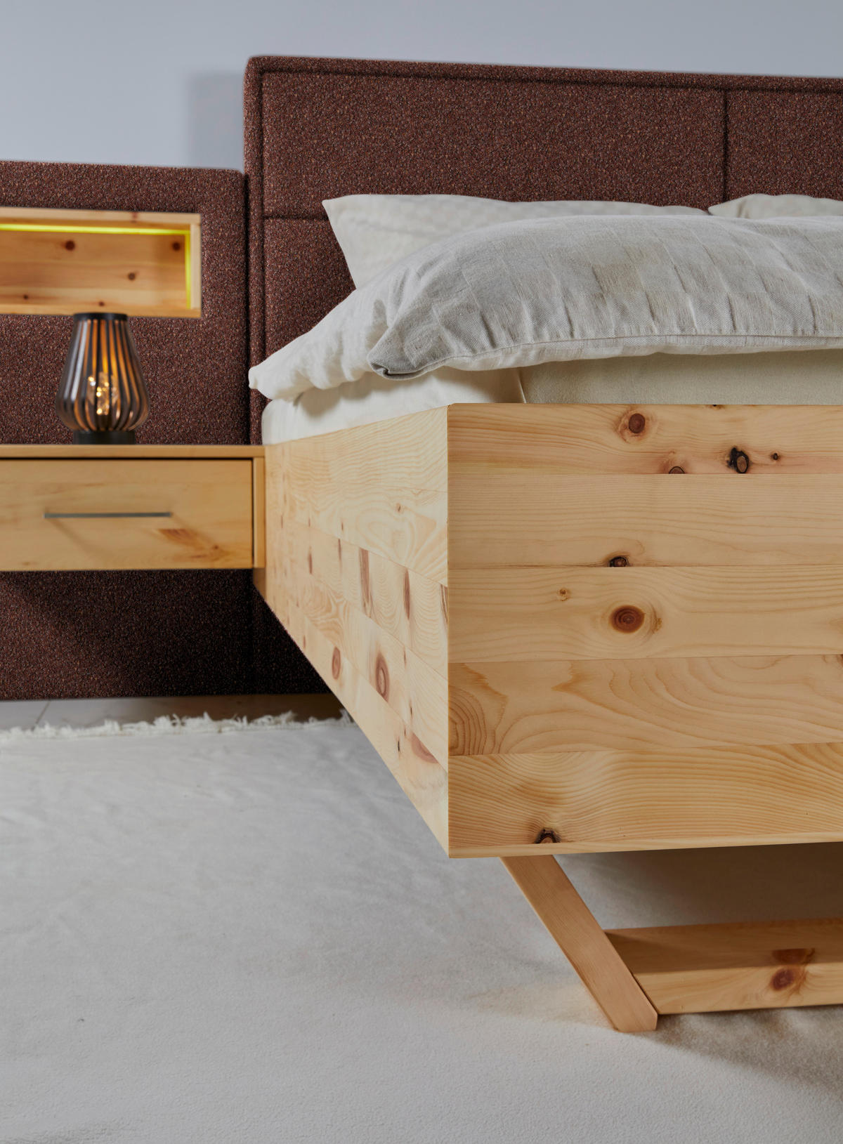 BETT 160/200 cm  in Zirbelkieferfarben, Dunkelrot  - Zirbelkieferfarben/Dunkelrot, Natur, Holz/Textil (160/200cm) - Valnatura