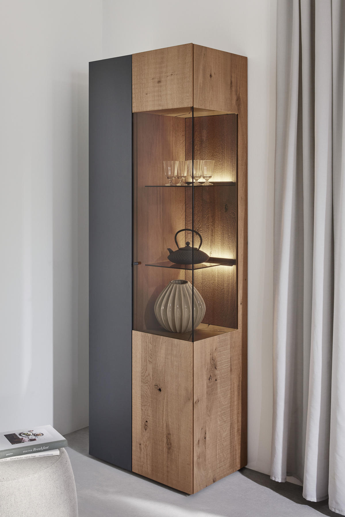 VITRINE in vollmassiv Kerneiche Anthrazit, Eichefarben  - Eichefarben/Anthrazit, Natur, Glas/Holz (70/207/44cm) - Valnatura