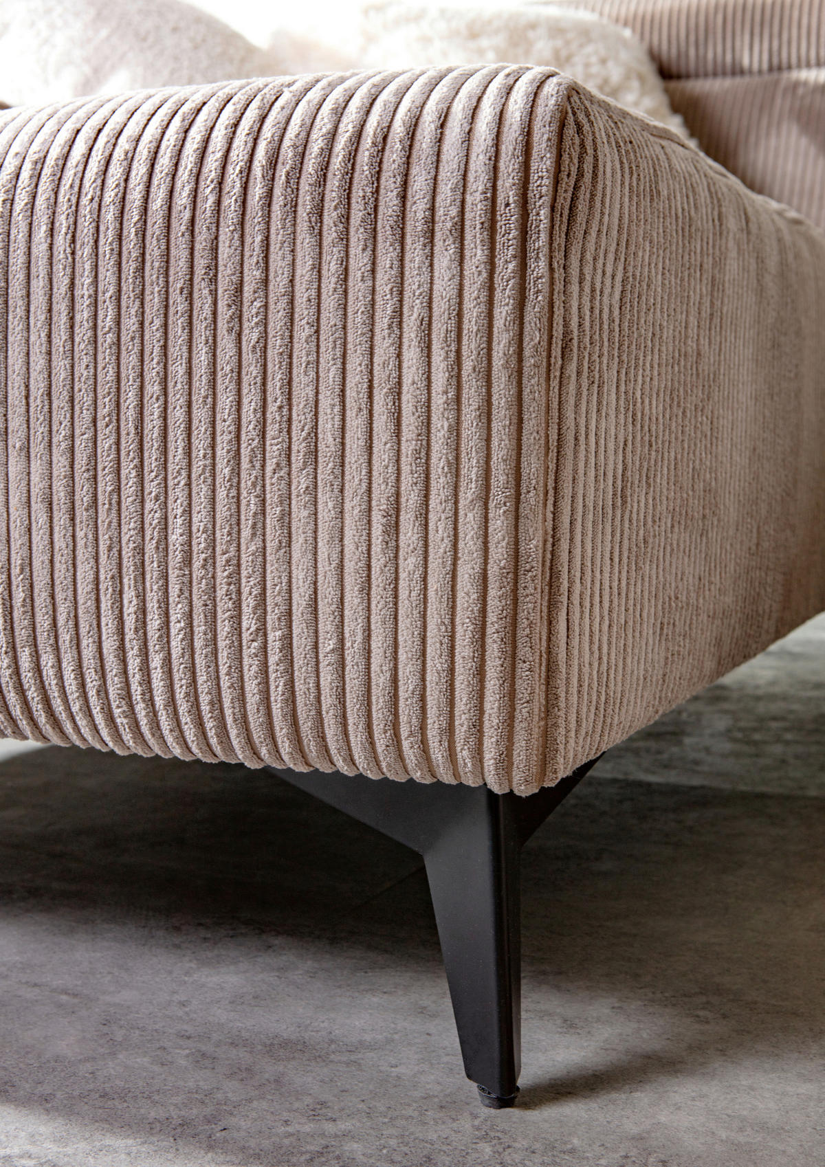 ECKSOFA Taupe Cord Rücken echt, Kopfteilverstellung, Sitzvorzug  - Taupe/Schwarz, KONVENTIONELL, Textil/Metall (170/257cm) - Carryhome