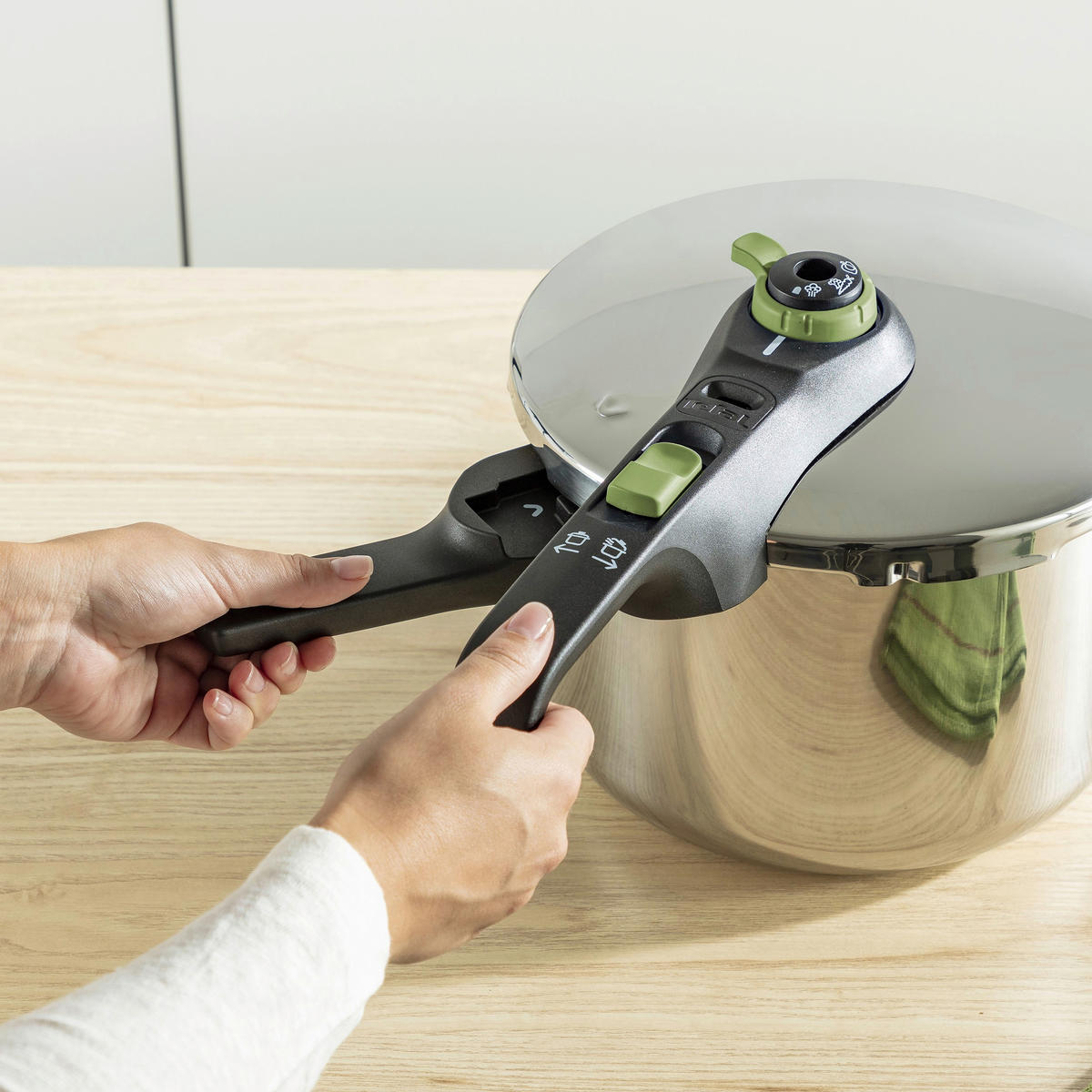 TRYCKKOKARE Secure trendy 4 l  - stålfärgad/svart, Basics, metall (4l) - Tefal