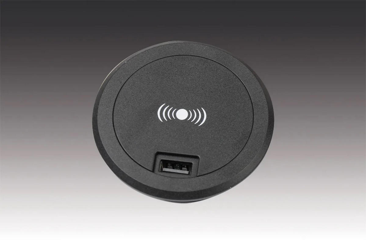 LADEPAD MIT USB - Schwarz, Basics, Kunststoff (7,5/7,5/6,2cm) - HKT