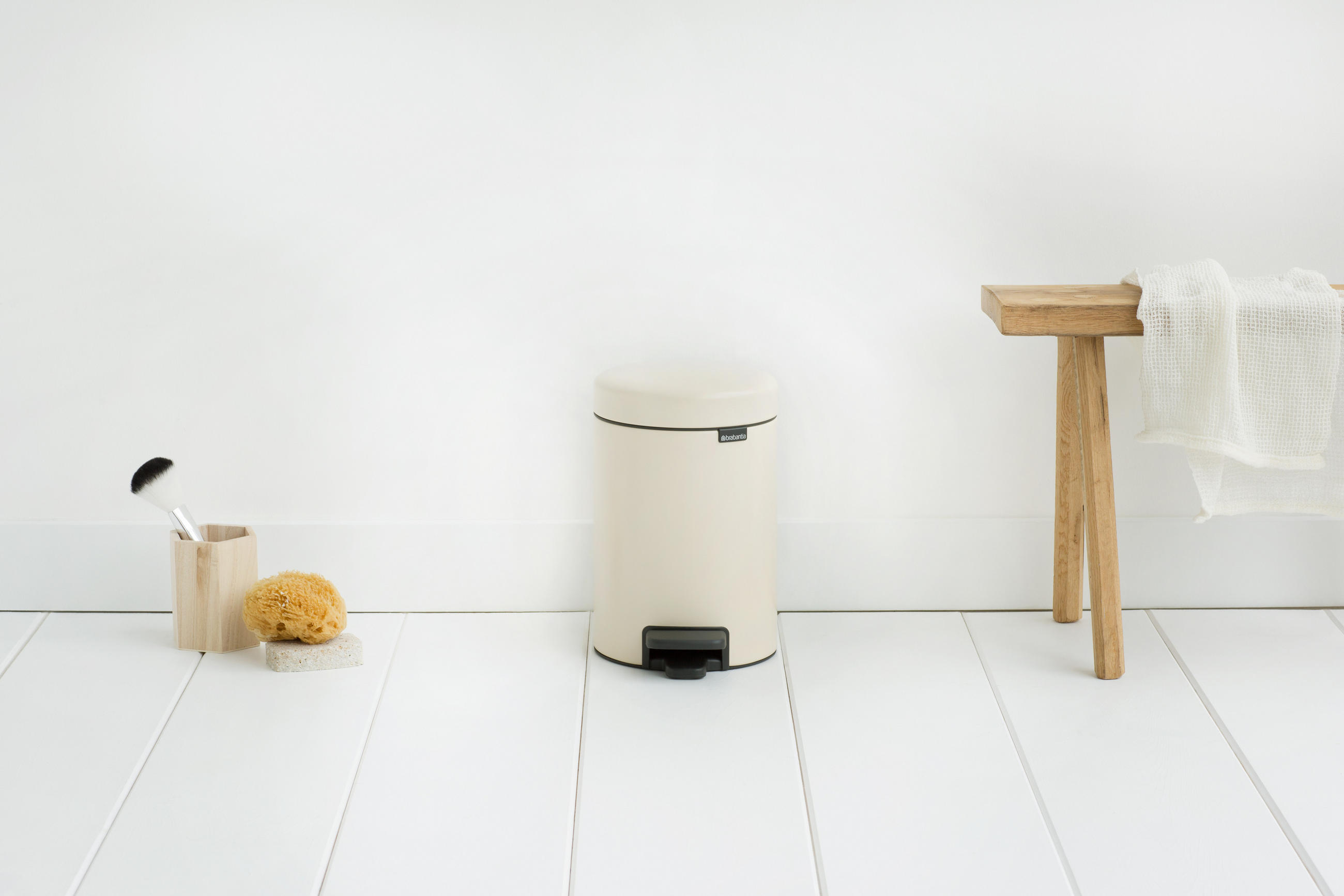 BILLENŐFEDELES SZEMETESVÖDÖR 3 l  - bézs/fekete, Basics, műanyag/fém (3l) - Brabantia